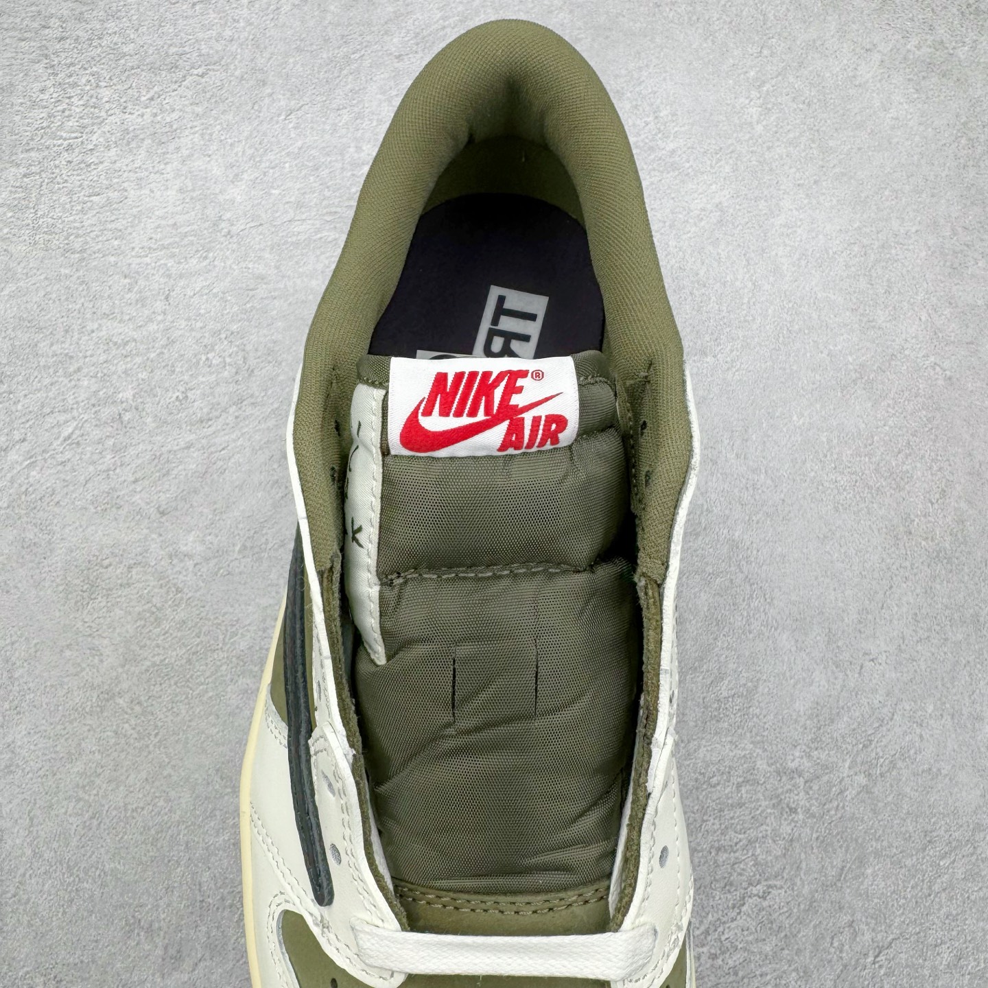 Travis Scott x Air Jordan 1 Low OG SP TS Olive Green Sneakers 6 i1738997366499 4498 0 3