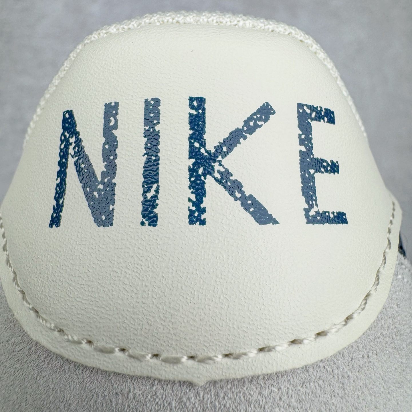 图片[10]-＃奥莱Zp订单福利 J.Crew x NK Killshot II Leather 联名复古板鞋 432997-107 采用米白色皮革制作鞋身 Swoosh 点缀其中 最后搭载棕色生胶大底 流露出满满的复古气气息 独家渠道 市面未流通批次 奥莱直播间499 599一样的东西 碾压市面现存所有版本 公司一样的东西 超值回馈 帮你省钱 支持各种鉴定 采用环保材料的大底 独特的鞋面连者鞋底印刷 演绎出了这个配色的独特风格 眼前的新设计选用皮质 配出当下流行的阴阳元素 呈现属于现代潮流的美感 尺码：35.5 36 36.5 37.5 38 38.5 39 40 40.5 41 42 42.5 43 44 44.5 45-选品中心