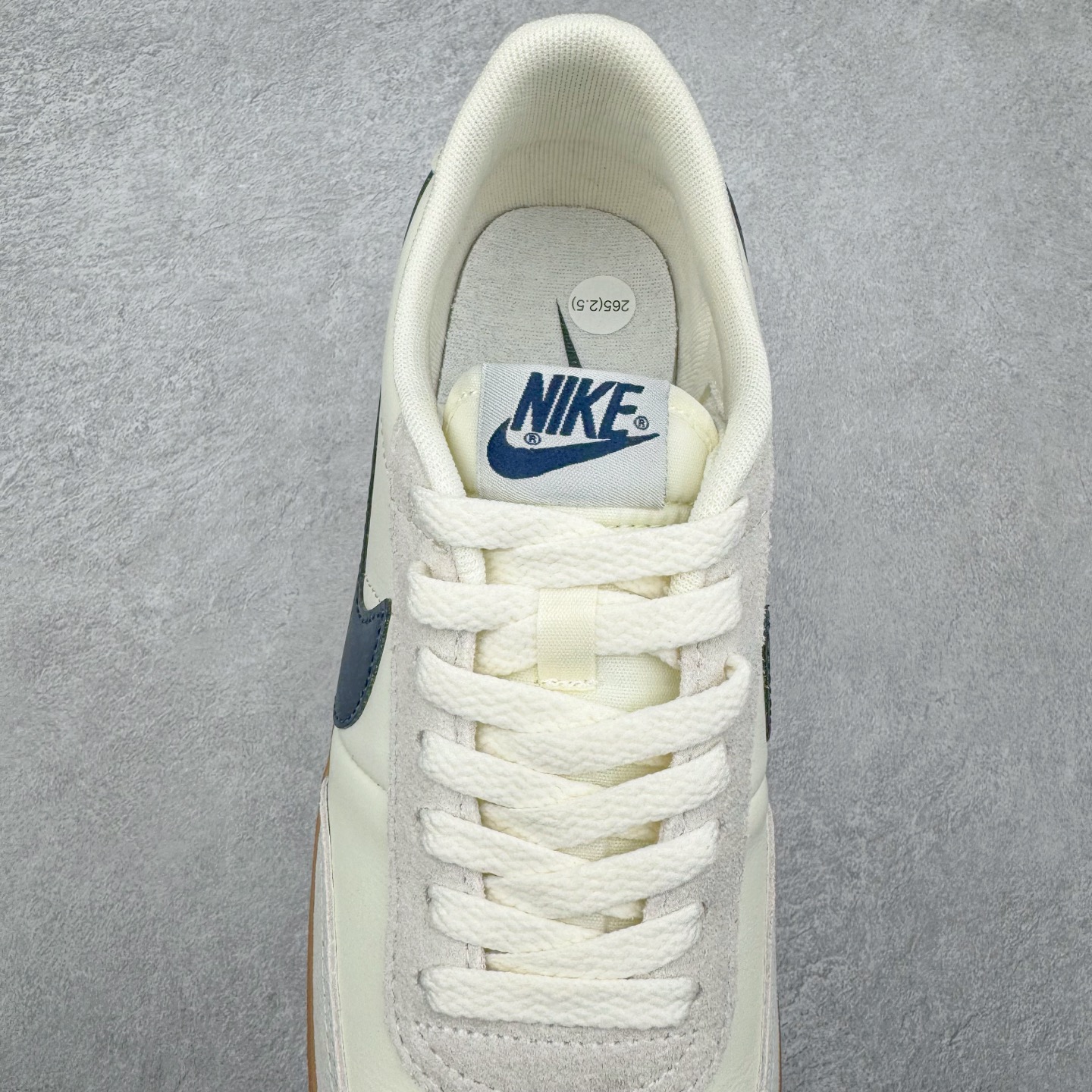 图片[5]-＃奥莱Zp订单福利 J.Crew x NK Killshot II Leather 联名复古板鞋 432997-107 采用米白色皮革制作鞋身 Swoosh 点缀其中 最后搭载棕色生胶大底 流露出满满的复古气气息 独家渠道 市面未流通批次 奥莱直播间499 599一样的东西 碾压市面现存所有版本 公司一样的东西 超值回馈 帮你省钱 支持各种鉴定 采用环保材料的大底 独特的鞋面连者鞋底印刷 演绎出了这个配色的独特风格 眼前的新设计选用皮质 配出当下流行的阴阳元素 呈现属于现代潮流的美感 尺码：35.5 36 36.5 37.5 38 38.5 39 40 40.5 41 42 42.5 43 44 44.5 45-选品中心