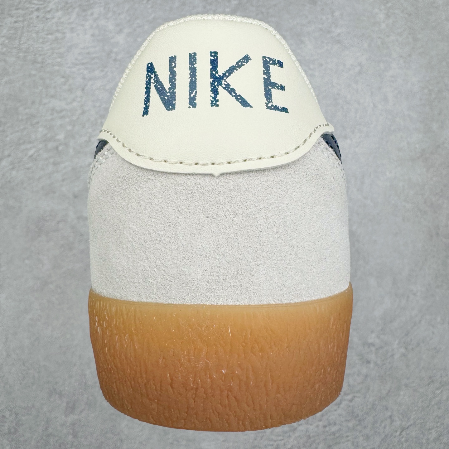 图片[8]-＃奥莱Zp订单福利 J.Crew x NK Killshot II Leather 联名复古板鞋 432997-107 采用米白色皮革制作鞋身 Swoosh 点缀其中 最后搭载棕色生胶大底 流露出满满的复古气气息 独家渠道 市面未流通批次 奥莱直播间499 599一样的东西 碾压市面现存所有版本 公司一样的东西 超值回馈 帮你省钱 支持各种鉴定 采用环保材料的大底 独特的鞋面连者鞋底印刷 演绎出了这个配色的独特风格 眼前的新设计选用皮质 配出当下流行的阴阳元素 呈现属于现代潮流的美感 尺码：35.5 36 36.5 37.5 38 38.5 39 40 40.5 41 42 42.5 43 44 44.5 45-选品中心