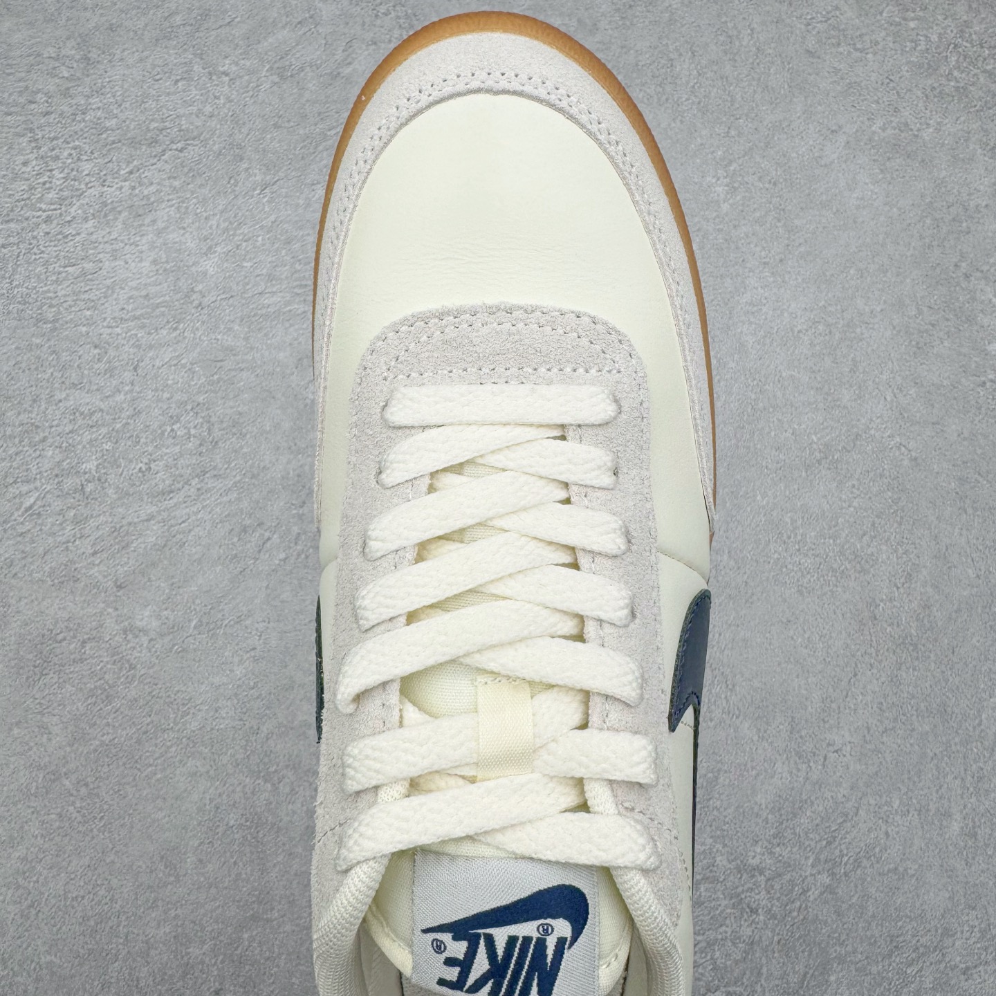 图片[4]-＃奥莱Zp订单福利 J.Crew x NK Killshot II Leather 联名复古板鞋 432997-107 采用米白色皮革制作鞋身 Swoosh 点缀其中 最后搭载棕色生胶大底 流露出满满的复古气气息 独家渠道 市面未流通批次 奥莱直播间499 599一样的东西 碾压市面现存所有版本 公司一样的东西 超值回馈 帮你省钱 支持各种鉴定 采用环保材料的大底 独特的鞋面连者鞋底印刷 演绎出了这个配色的独特风格 眼前的新设计选用皮质 配出当下流行的阴阳元素 呈现属于现代潮流的美感 尺码：35.5 36 36.5 37.5 38 38.5 39 40 40.5 41 42 42.5 43 44 44.5 45-选品中心