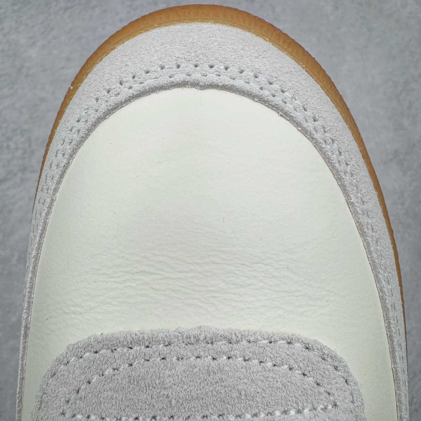 图片[12]-＃奥莱Zp订单福利 J.Crew x NK Killshot II Leather 联名复古板鞋 432997-107 采用米白色皮革制作鞋身 Swoosh 点缀其中 最后搭载棕色生胶大底 流露出满满的复古气气息 独家渠道 市面未流通批次 奥莱直播间499 599一样的东西 碾压市面现存所有版本 公司一样的东西 超值回馈 帮你省钱 支持各种鉴定 采用环保材料的大底 独特的鞋面连者鞋底印刷 演绎出了这个配色的独特风格 眼前的新设计选用皮质 配出当下流行的阴阳元素 呈现属于现代潮流的美感 尺码：35.5 36 36.5 37.5 38 38.5 39 40 40.5 41 42 42.5 43 44 44.5 45-选品中心