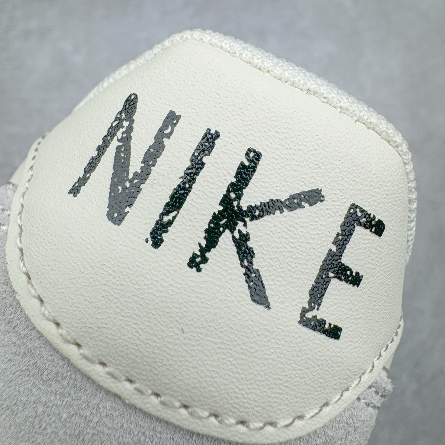 图片[14]-＃奥莱Zp订单福利 J.Crew x NK Killshot II Leather 联名复古板鞋 432997-128 采用米白色皮革制作鞋身 Swoosh 点缀其中 最后搭载棕色生胶大底 流露出满满的复古气气息 独家渠道 市面未流通批次 奥莱直播间499 599一样的东西 碾压市面现存所有版本 公司一样的东西 超值回馈 帮你省钱 支持各种鉴定 采用环保材料的大底 独特的鞋面连者鞋底印刷 演绎出了这个配色的独特风格 眼前的新设计选用皮质 配出当下流行的阴阳元素 呈现属于现代潮流的美感 尺码：35.5 36 36.5 37.5 38 38.5 39 40 40.5 41 42 42.5 43 44 44.5 45-选品中心