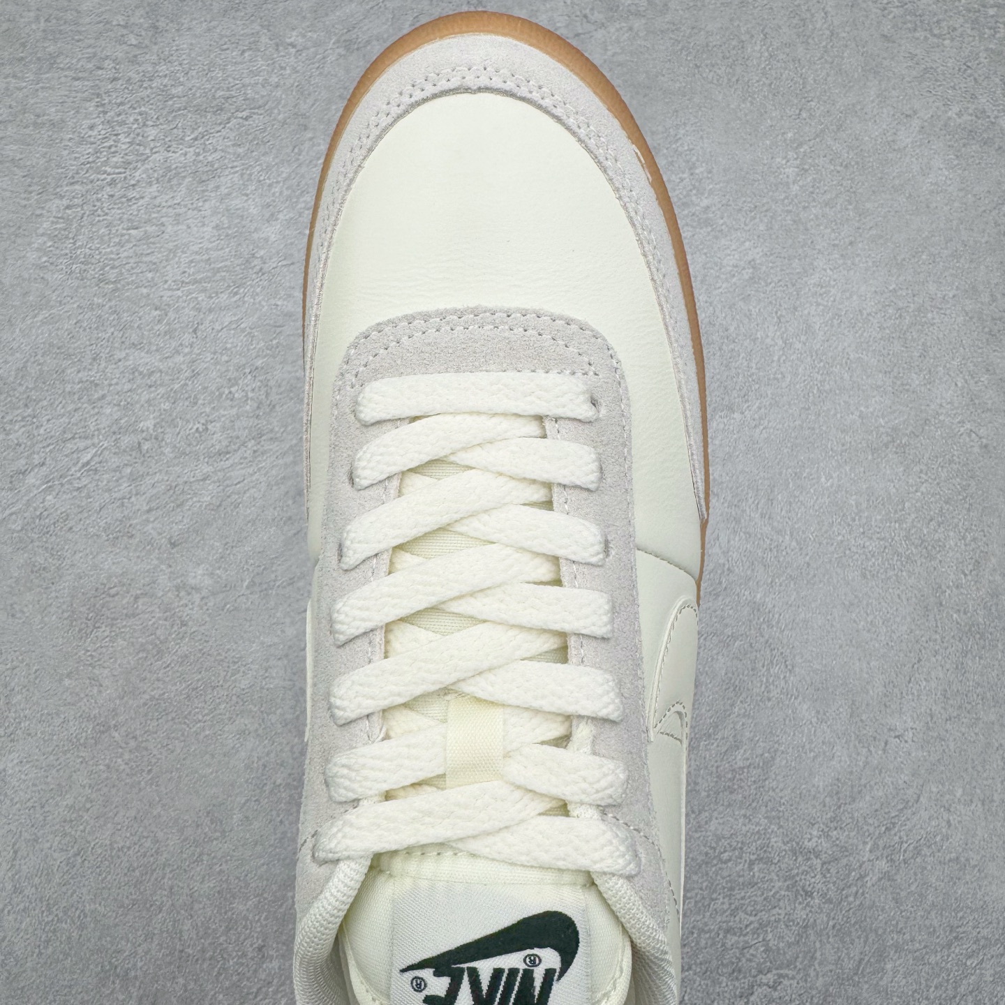 图片[4]-＃奥莱Zp订单福利 J.Crew x NK Killshot II Leather 联名复古板鞋 432997-128 采用米白色皮革制作鞋身 Swoosh 点缀其中 最后搭载棕色生胶大底 流露出满满的复古气气息 独家渠道 市面未流通批次 奥莱直播间499 599一样的东西 碾压市面现存所有版本 公司一样的东西 超值回馈 帮你省钱 支持各种鉴定 采用环保材料的大底 独特的鞋面连者鞋底印刷 演绎出了这个配色的独特风格 眼前的新设计选用皮质 配出当下流行的阴阳元素 呈现属于现代潮流的美感 尺码：35.5 36 36.5 37.5 38 38.5 39 40 40.5 41 42 42.5 43 44 44.5 45-选品中心