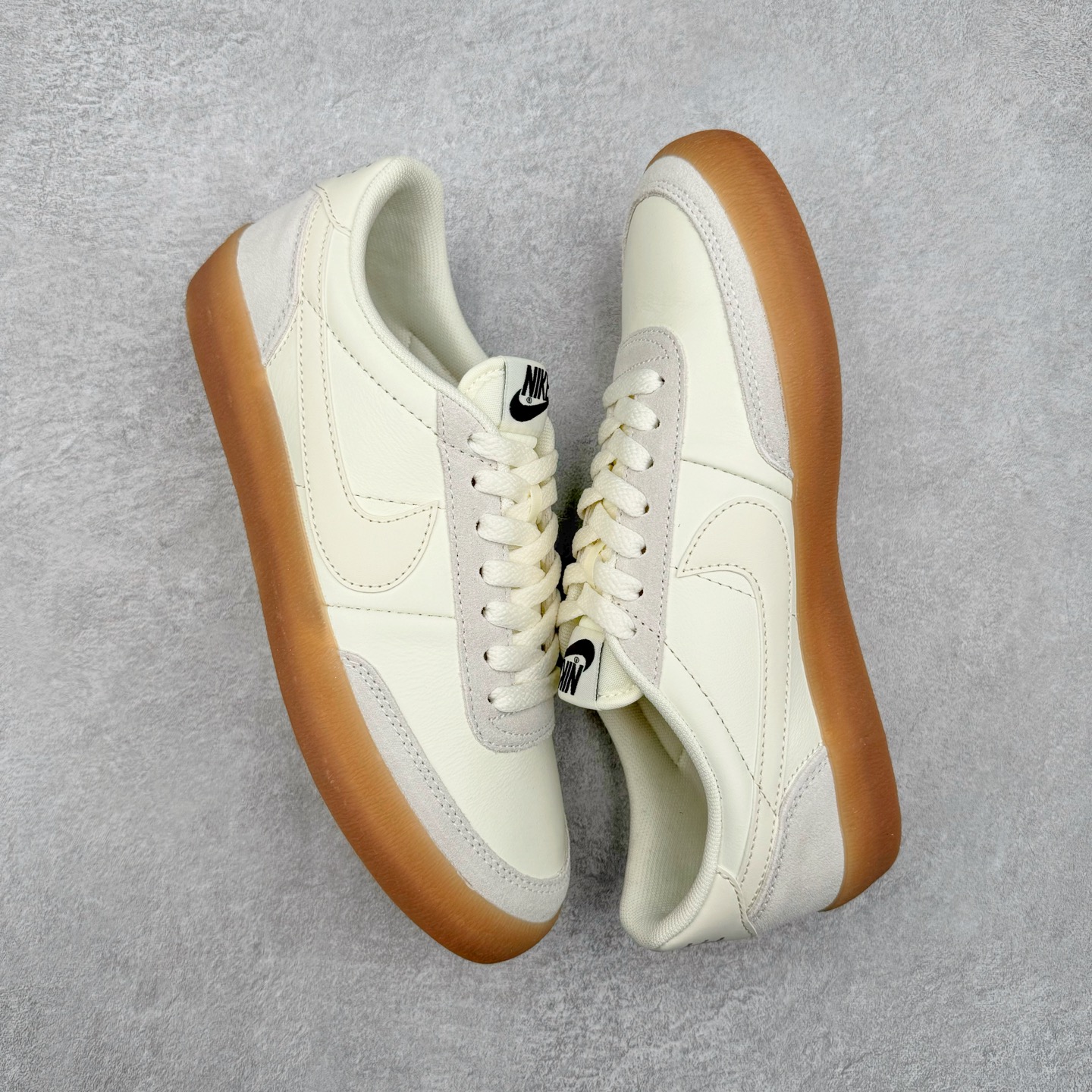 图片[3]-＃奥莱Zp订单福利 J.Crew x NK Killshot II Leather 联名复古板鞋 432997-128 采用米白色皮革制作鞋身 Swoosh 点缀其中 最后搭载棕色生胶大底 流露出满满的复古气气息 独家渠道 市面未流通批次 奥莱直播间499 599一样的东西 碾压市面现存所有版本 公司一样的东西 超值回馈 帮你省钱 支持各种鉴定 采用环保材料的大底 独特的鞋面连者鞋底印刷 演绎出了这个配色的独特风格 眼前的新设计选用皮质 配出当下流行的阴阳元素 呈现属于现代潮流的美感 尺码：35.5 36 36.5 37.5 38 38.5 39 40 40.5 41 42 42.5 43 44 44.5 45-选品中心