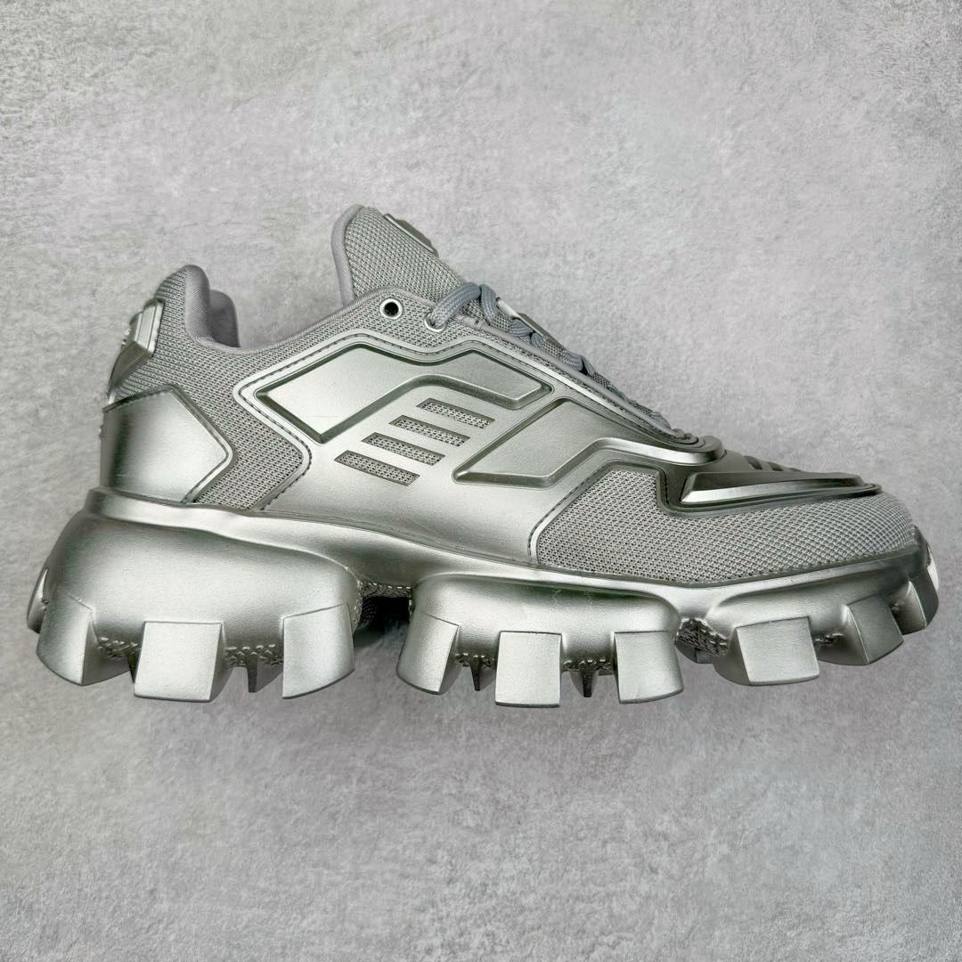 PRADA Cloudbust Thunder 普拉达厚底低帮休闲鞋 该鞋款选用织物和橡胶打造 诠释繁复精致的鞋型 锯齿状橡胶胎面花纹精雕细琢 橡胶饰片赋予鞋面立体效果 尺码:36 37 38 39 40 41 42 43 44 45 46 比运动鞋偏大一码-选品中心