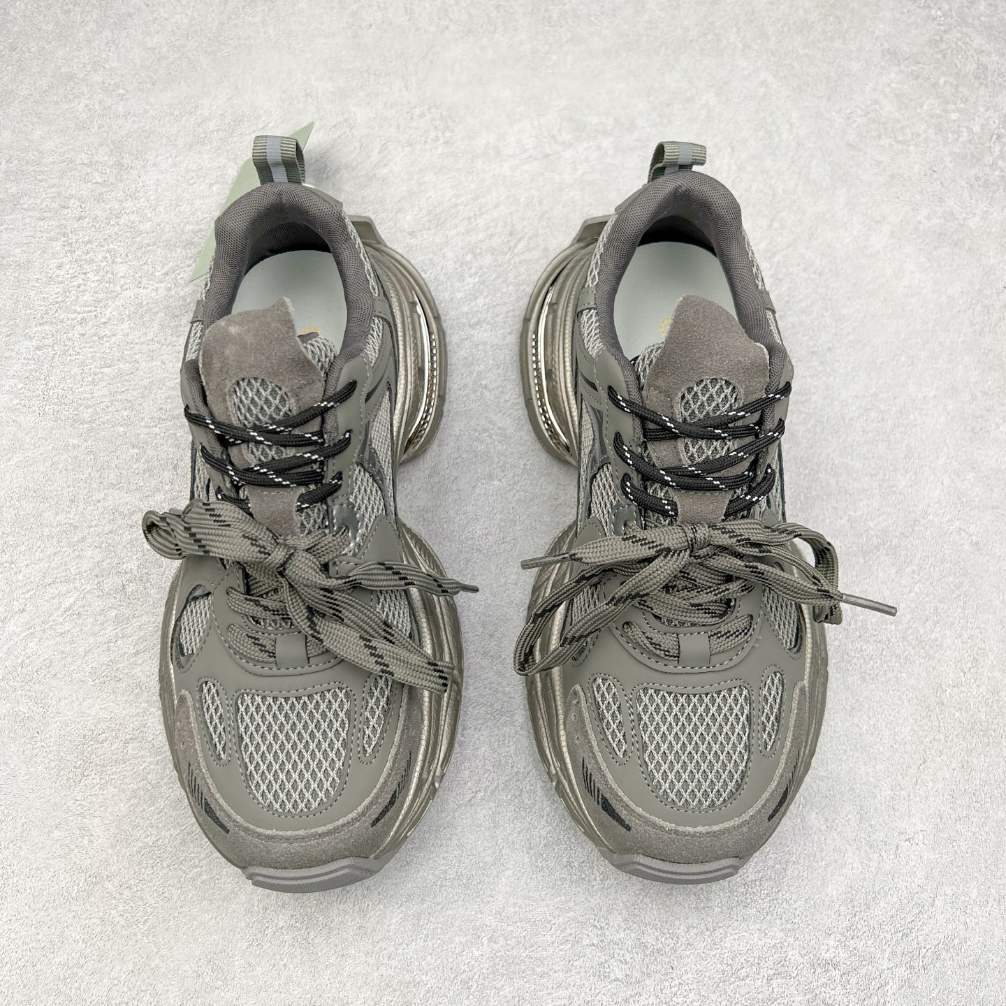 图片[2]-GG-CC Chunky Low白鹿同款独星球 2024新款GGCC低帮复古厚底增高老爹鞋 时髦look轻松定格 不费力展现率性氛围 原版正确大底 高档银盒 酷帅机能风不规则设计大底 8CM 增高厚底 大长腿既视感轻松拿捏 货号：G24X9833 尺码：35 36 37 38 39 40-选品中心