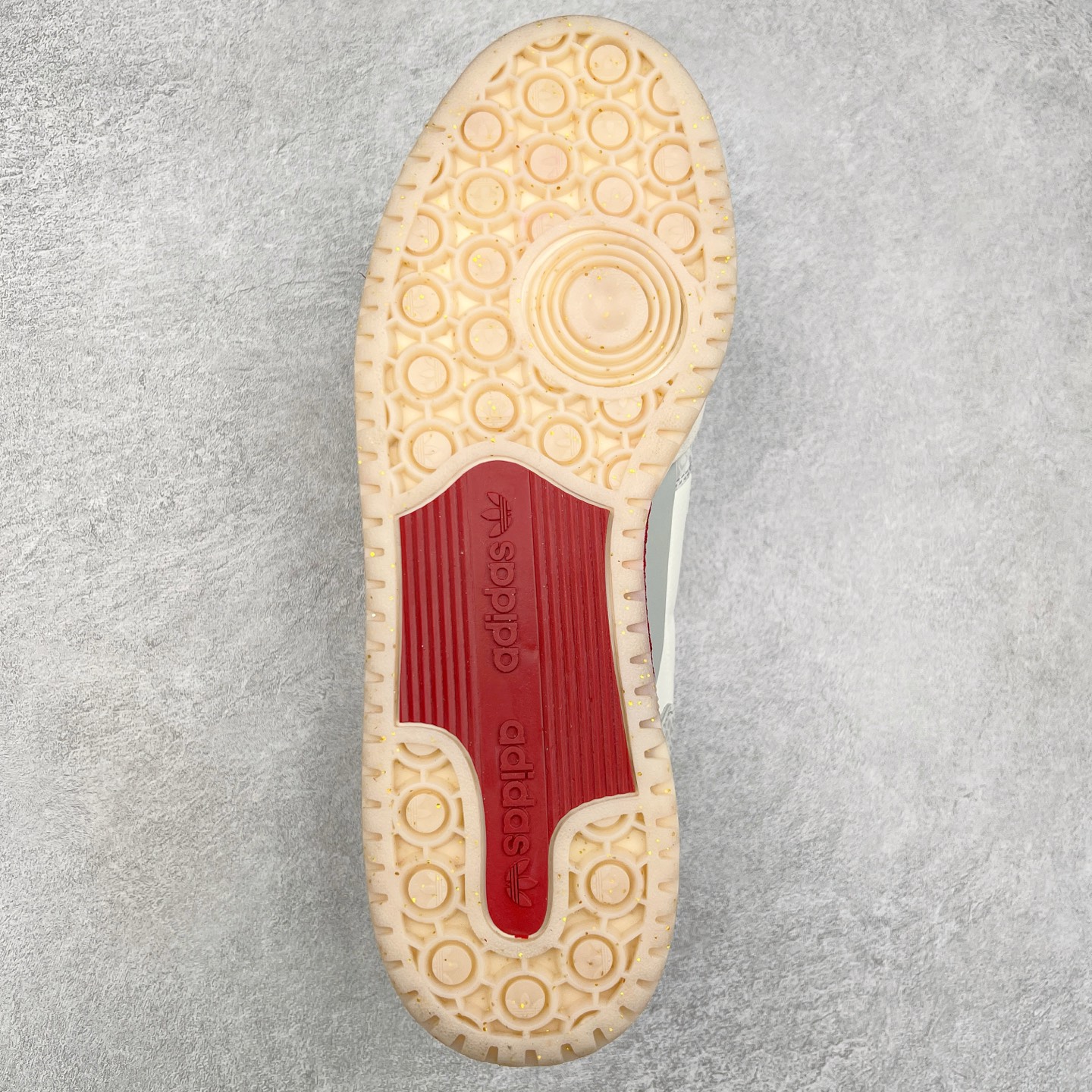 图片[9]-＃C版纯原 AD Forum 84 Low OG 低帮百搭潮流休闲运动板鞋 JP9969 以复古篮球鞋的外形为基础 采用皮革拼接 简约百搭 更加贴合舒适 中底内侧网格造型起到点睛之笔 外底橡胶 更显复古 尺码：36 36.5 37.5 38 38.5 39 40 40.5 41 42 42.5 43 44 44.5 45-选品中心