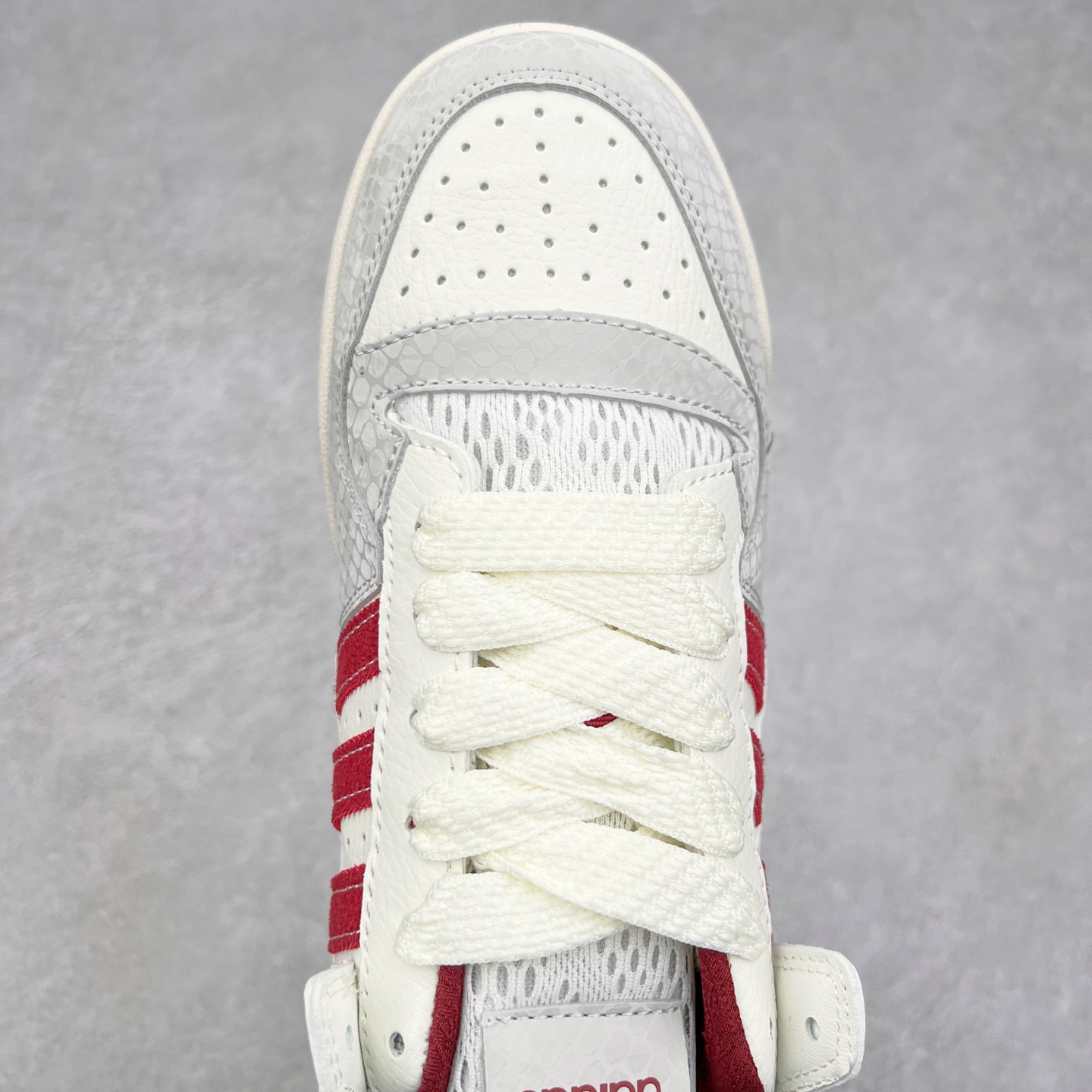 图片[4]-＃C版纯原 AD Forum 84 Low OG 低帮百搭潮流休闲运动板鞋 JP9969 以复古篮球鞋的外形为基础 采用皮革拼接 简约百搭 更加贴合舒适 中底内侧网格造型起到点睛之笔 外底橡胶 更显复古 尺码：36 36.5 37.5 38 38.5 39 40 40.5 41 42 42.5 43 44 44.5 45-选品中心