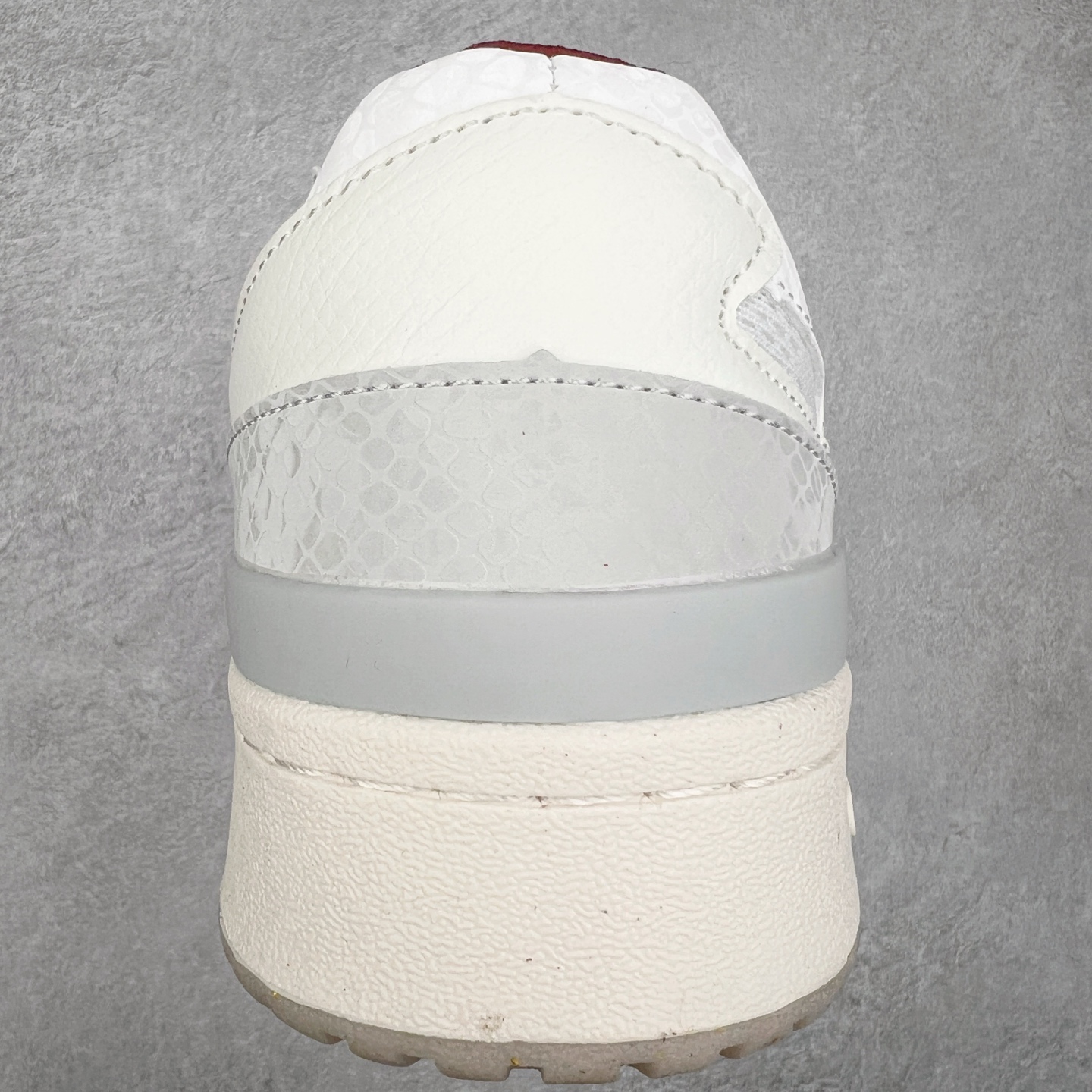 图片[8]-＃C版纯原 AD Forum 84 Low OG 低帮百搭潮流休闲运动板鞋 JP9969 以复古篮球鞋的外形为基础 采用皮革拼接 简约百搭 更加贴合舒适 中底内侧网格造型起到点睛之笔 外底橡胶 更显复古 尺码：36 36.5 37.5 38 38.5 39 40 40.5 41 42 42.5 43 44 44.5 45-选品中心