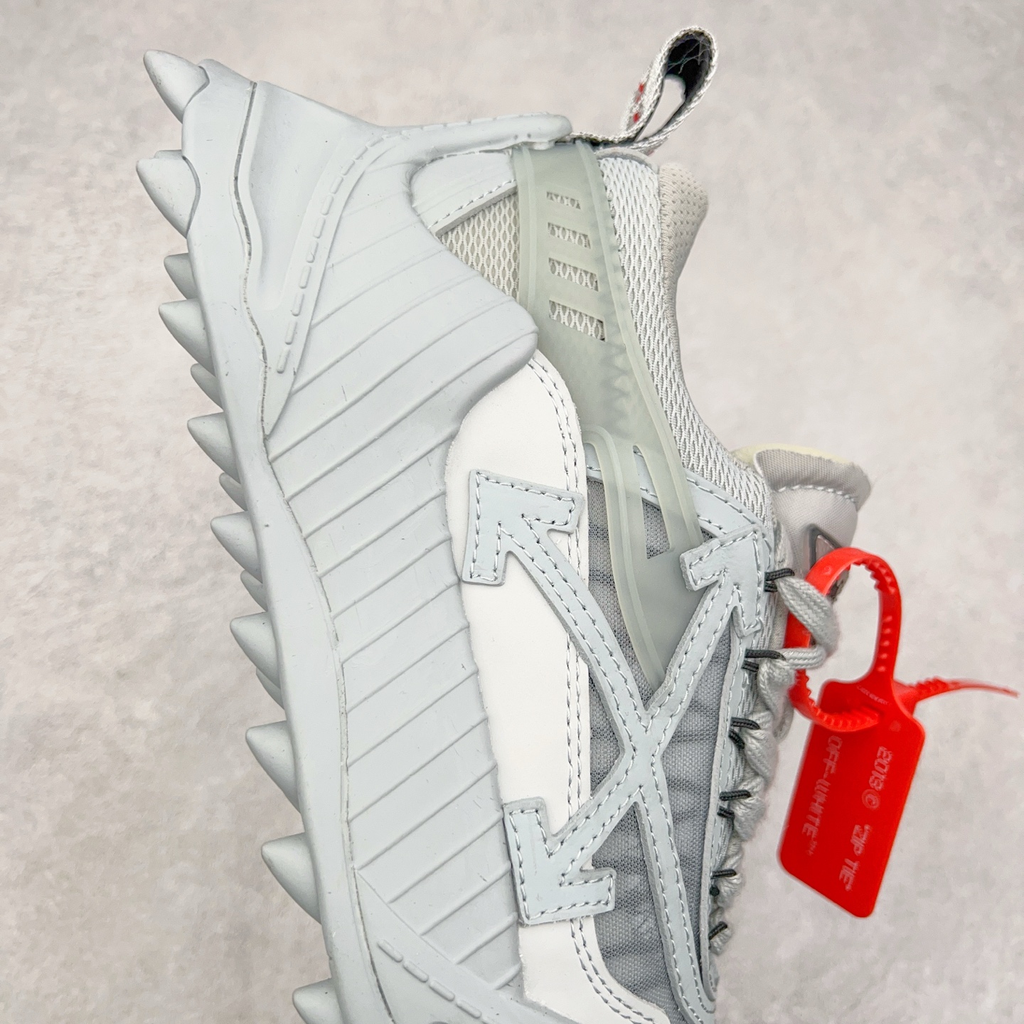 图片[6]-＃KX OFF-WHITE ODSY OW皮革缓震休闲运动鞋 春夏走秀款球鞋 所有配件均通过定做出产正品裁片 原版比例大箭头定制网眼布双拼牛皮进口机器针车 数控针距精准做工不输大牌里层为高密度透气网眼布/垫脚羊皮私模重工抓地橡胶底 后跟坡度最贴切原版鞋型脱模 厚底约4CM 原盒包装配 TPU大底 尺码：36 37 38 39 40 41 42 43 44 45 46 47-选品中心