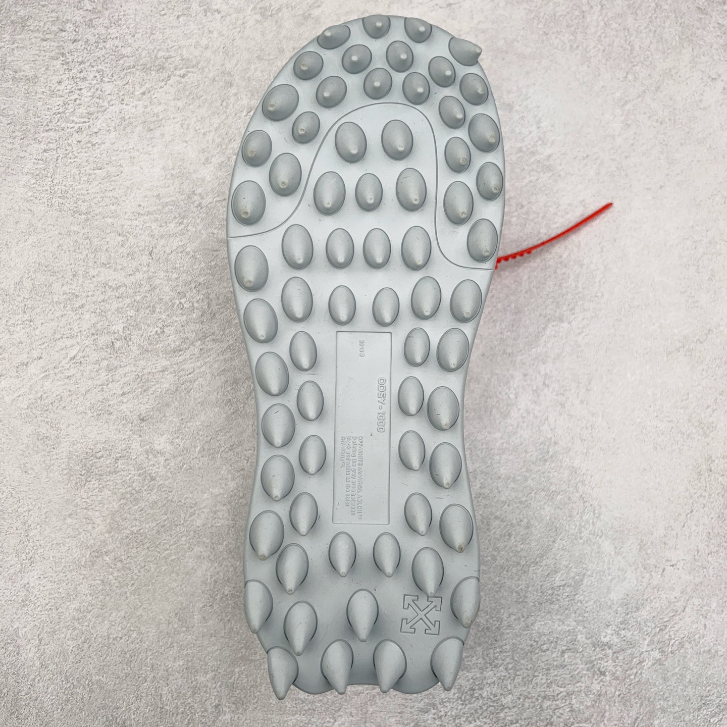 图片[9]-＃KX OFF-WHITE ODSY OW皮革缓震休闲运动鞋 春夏走秀款球鞋 所有配件均通过定做出产正品裁片 原版比例大箭头定制网眼布双拼牛皮进口机器针车 数控针距精准做工不输大牌里层为高密度透气网眼布/垫脚羊皮私模重工抓地橡胶底 后跟坡度最贴切原版鞋型脱模 厚底约4CM 原盒包装配 TPU大底 尺码：36 37 38 39 40 41 42 43 44 45 46 47-选品中心