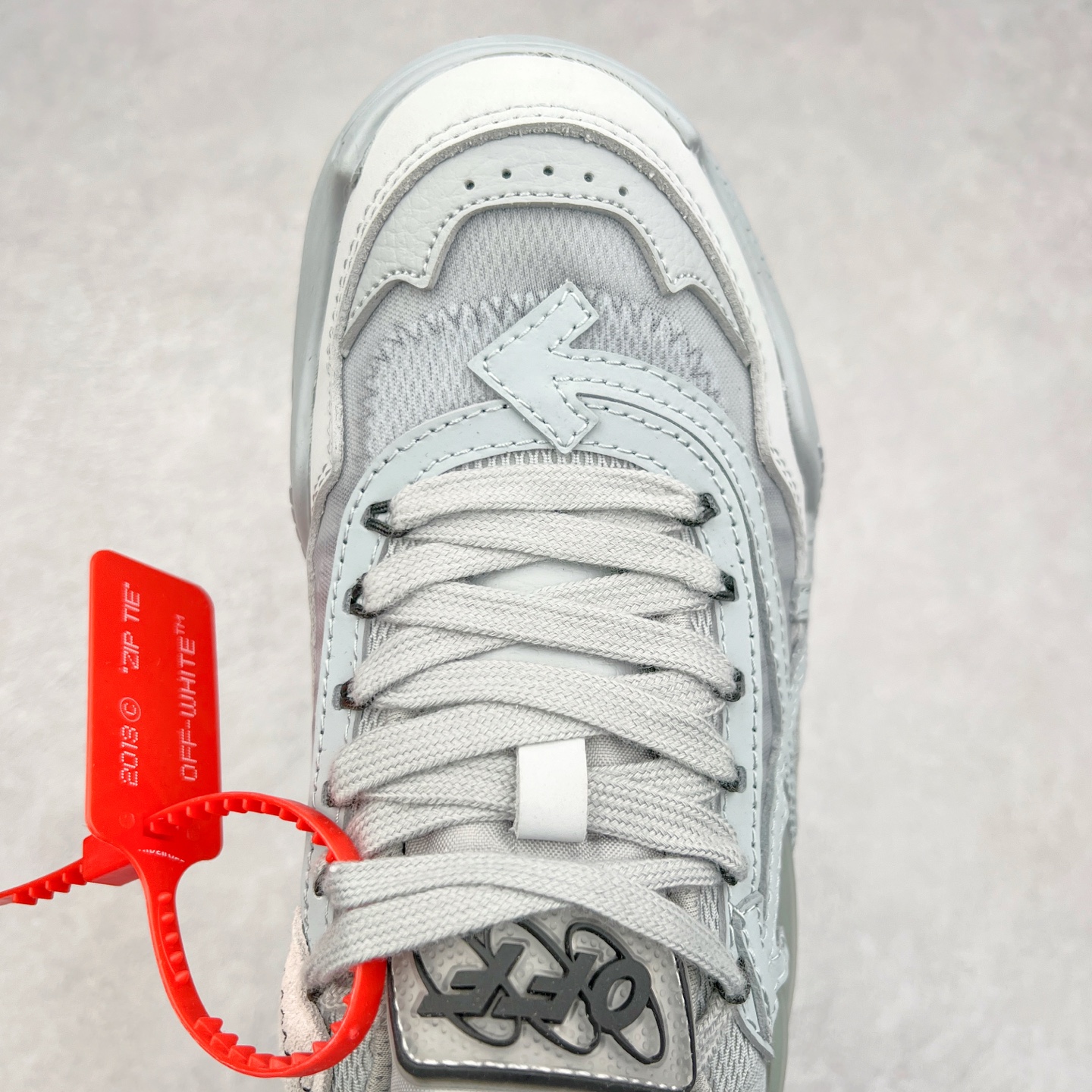 图片[4]-＃KX OFF-WHITE ODSY OW皮革缓震休闲运动鞋 春夏走秀款球鞋 所有配件均通过定做出产正品裁片 原版比例大箭头定制网眼布双拼牛皮进口机器针车 数控针距精准做工不输大牌里层为高密度透气网眼布/垫脚羊皮私模重工抓地橡胶底 后跟坡度最贴切原版鞋型脱模 厚底约4CM 原盒包装配 TPU大底 尺码：36 37 38 39 40 41 42 43 44 45 46 47-选品中心