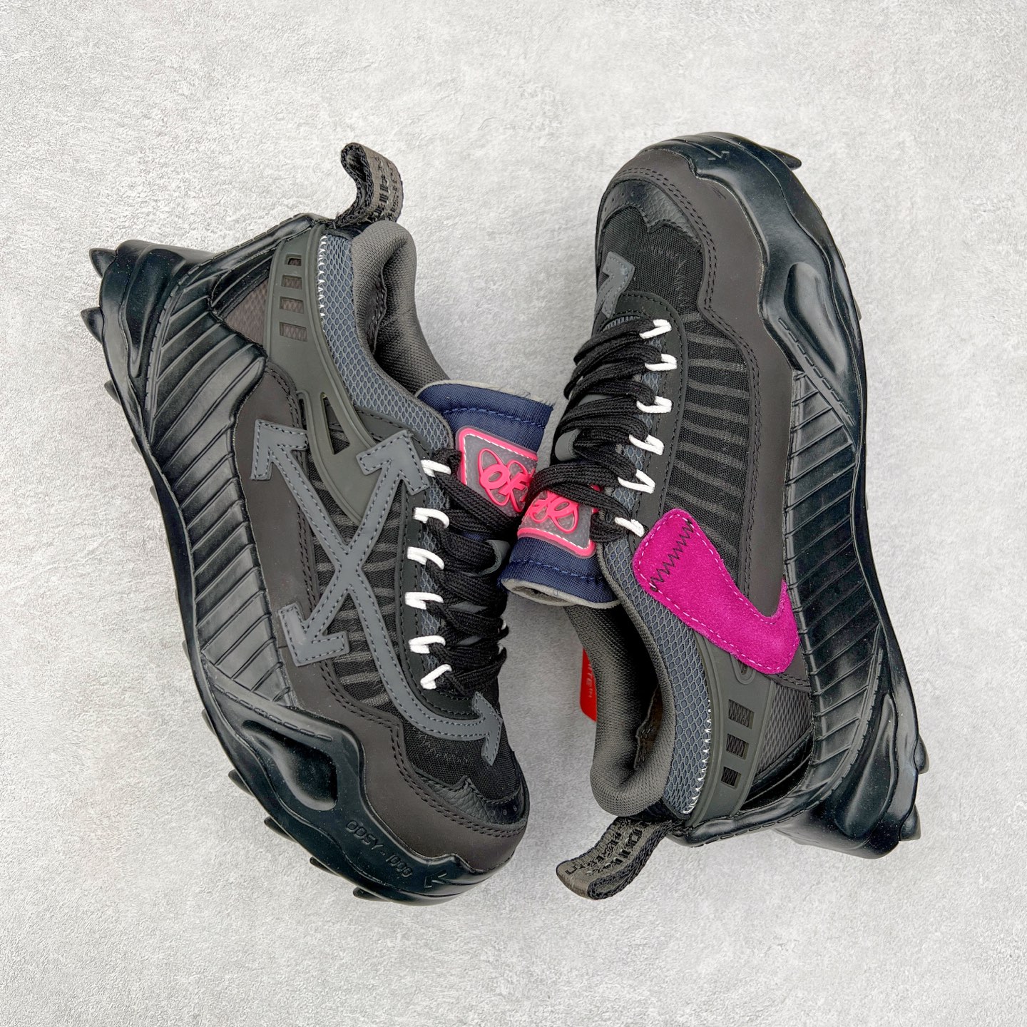 图片[3]-＃KX OFF-WHITE ODSY OW皮革缓震休闲运动鞋 春夏走秀款球鞋 所有配件均通过定做出产正品裁片 原版比例大箭头定制网眼布双拼牛皮进口机器针车 数控针距精准做工不输大牌里层为高密度透气网眼布/垫脚羊皮私模重工抓地橡胶底 后跟坡度最贴切原版鞋型脱模 厚底约4CM 原盒包装配 TPU大底 尺码：36 37 38 39 40 41 42 43 44 45 46 47-选品中心