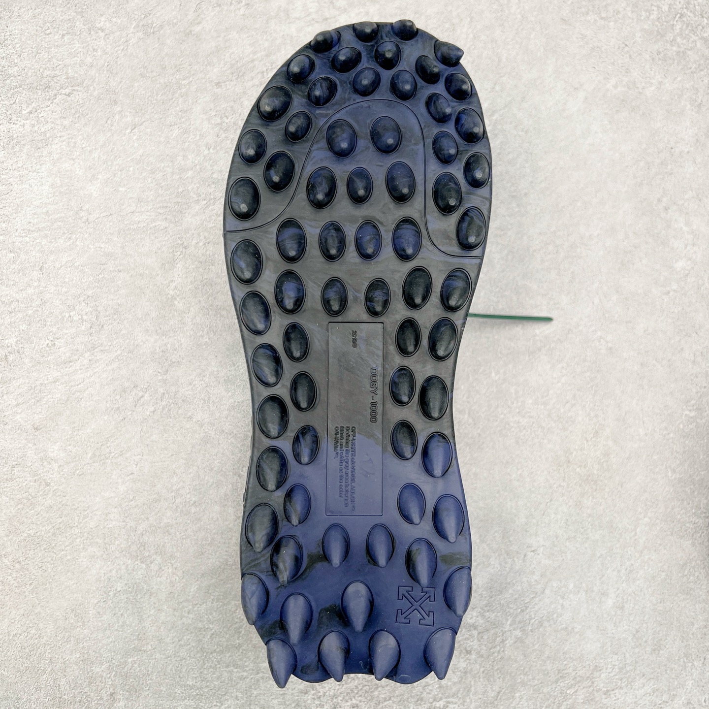 图片[9]-＃KX OFF-WHITE ODSY OW皮革缓震休闲运动鞋 春夏走秀款球鞋 所有配件均通过定做出产正品裁片 原版比例大箭头定制网眼布双拼牛皮进口机器针车 数控针距精准做工不输大牌里层为高密度透气网眼布/垫脚羊皮私模重工抓地橡胶底 后跟坡度最贴切原版鞋型脱模 厚底约4CM 原盒包装配 TPU大底 尺码：36 37 38 39 40 41 42 43 44 45 46 47-选品中心