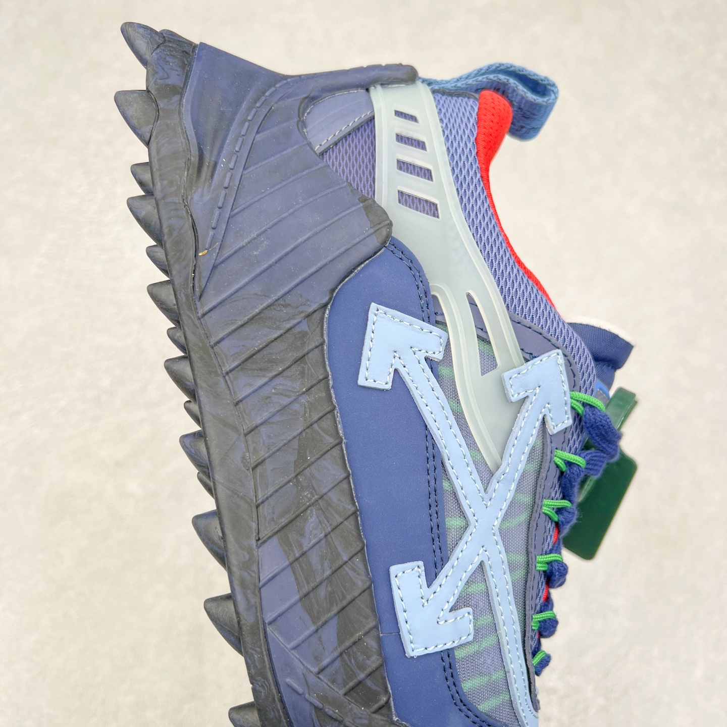 图片[6]-＃KX OFF-WHITE ODSY OW皮革缓震休闲运动鞋 春夏走秀款球鞋 所有配件均通过定做出产正品裁片 原版比例大箭头定制网眼布双拼牛皮进口机器针车 数控针距精准做工不输大牌里层为高密度透气网眼布/垫脚羊皮私模重工抓地橡胶底 后跟坡度最贴切原版鞋型脱模 厚底约4CM 原盒包装配 TPU大底 尺码：36 37 38 39 40 41 42 43 44 45 46 47-选品中心