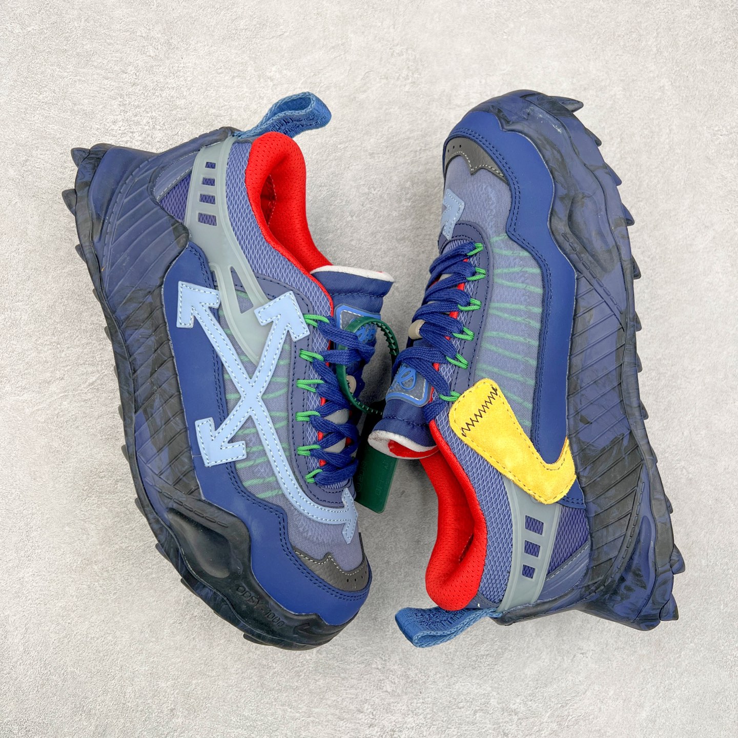 图片[3]-＃KX OFF-WHITE ODSY OW皮革缓震休闲运动鞋 春夏走秀款球鞋 所有配件均通过定做出产正品裁片 原版比例大箭头定制网眼布双拼牛皮进口机器针车 数控针距精准做工不输大牌里层为高密度透气网眼布/垫脚羊皮私模重工抓地橡胶底 后跟坡度最贴切原版鞋型脱模 厚底约4CM 原盒包装配 TPU大底 尺码：36 37 38 39 40 41 42 43 44 45 46 47-选品中心