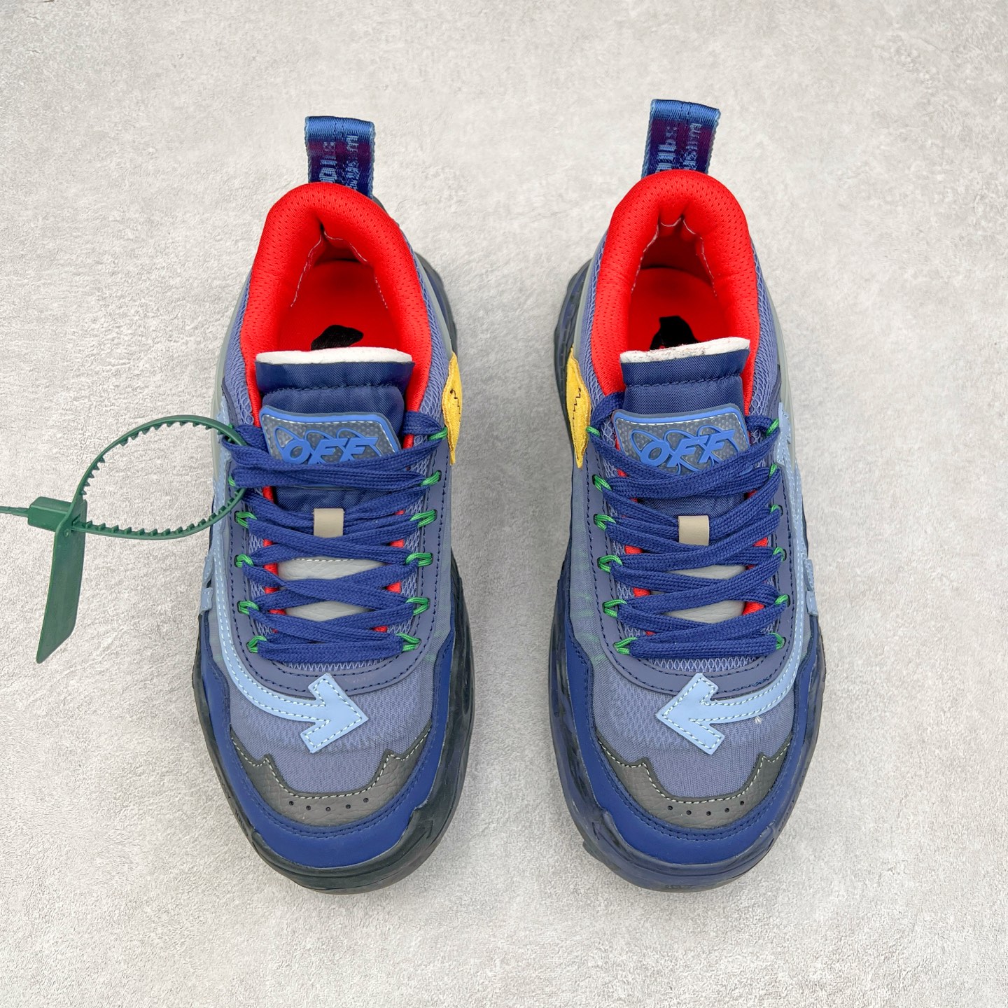 图片[2]-＃KX OFF-WHITE ODSY OW皮革缓震休闲运动鞋 春夏走秀款球鞋 所有配件均通过定做出产正品裁片 原版比例大箭头定制网眼布双拼牛皮进口机器针车 数控针距精准做工不输大牌里层为高密度透气网眼布/垫脚羊皮私模重工抓地橡胶底 后跟坡度最贴切原版鞋型脱模 厚底约4CM 原盒包装配 TPU大底 尺码：36 37 38 39 40 41 42 43 44 45 46 47-选品中心