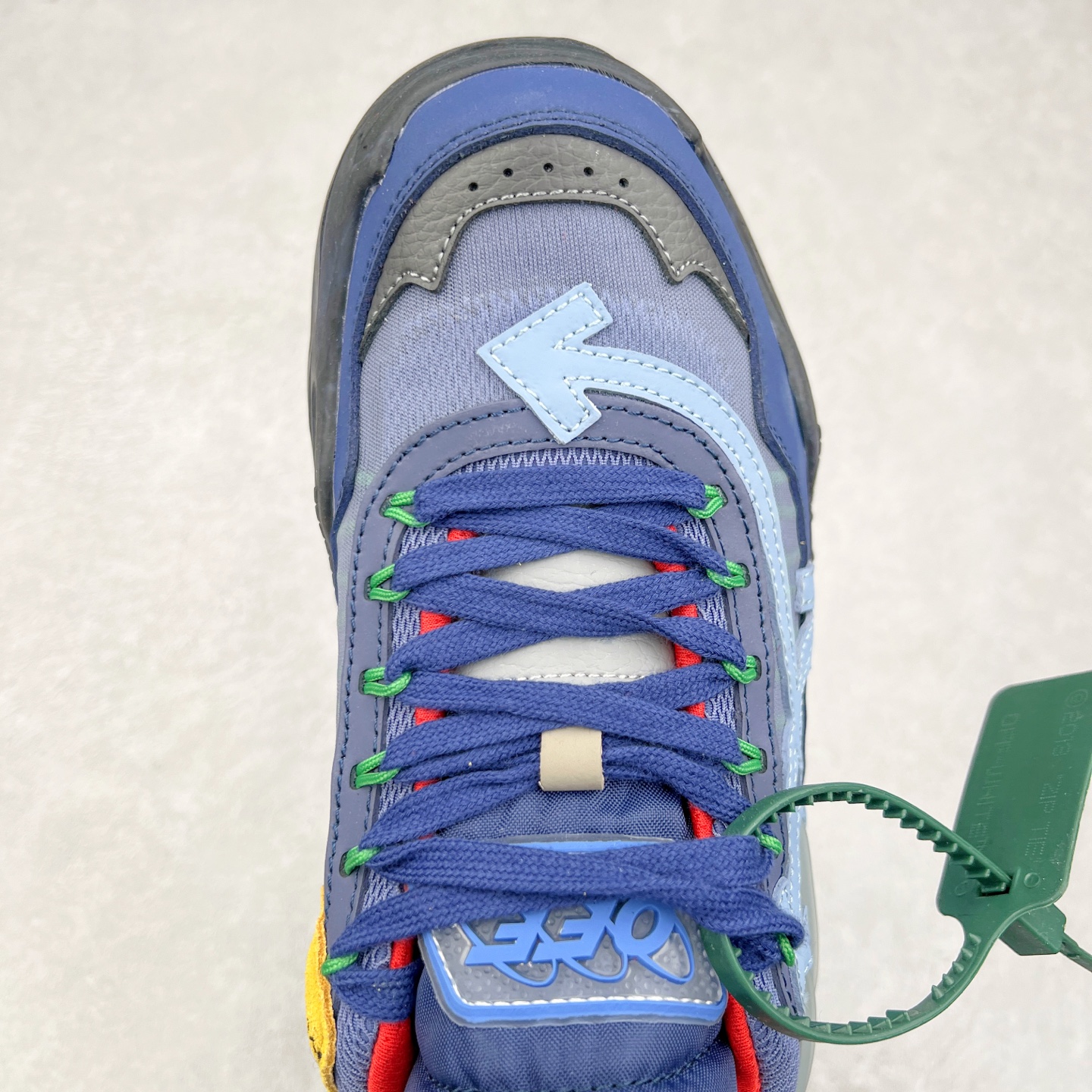 图片[4]-＃KX OFF-WHITE ODSY OW皮革缓震休闲运动鞋 春夏走秀款球鞋 所有配件均通过定做出产正品裁片 原版比例大箭头定制网眼布双拼牛皮进口机器针车 数控针距精准做工不输大牌里层为高密度透气网眼布/垫脚羊皮私模重工抓地橡胶底 后跟坡度最贴切原版鞋型脱模 厚底约4CM 原盒包装配 TPU大底 尺码：36 37 38 39 40 41 42 43 44 45 46 47-选品中心