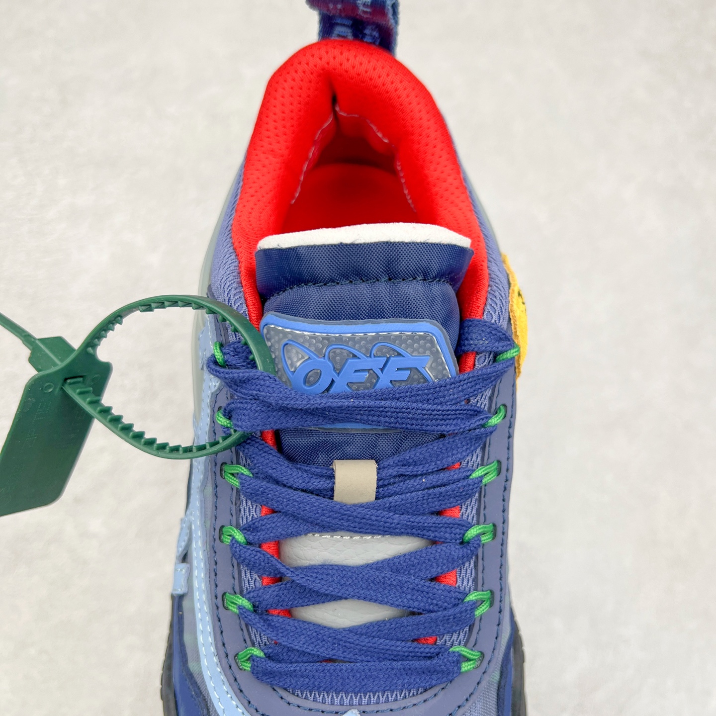 图片[5]-＃KX OFF-WHITE ODSY OW皮革缓震休闲运动鞋 春夏走秀款球鞋 所有配件均通过定做出产正品裁片 原版比例大箭头定制网眼布双拼牛皮进口机器针车 数控针距精准做工不输大牌里层为高密度透气网眼布/垫脚羊皮私模重工抓地橡胶底 后跟坡度最贴切原版鞋型脱模 厚底约4CM 原盒包装配 TPU大底 尺码：36 37 38 39 40 41 42 43 44 45 46 47-选品中心