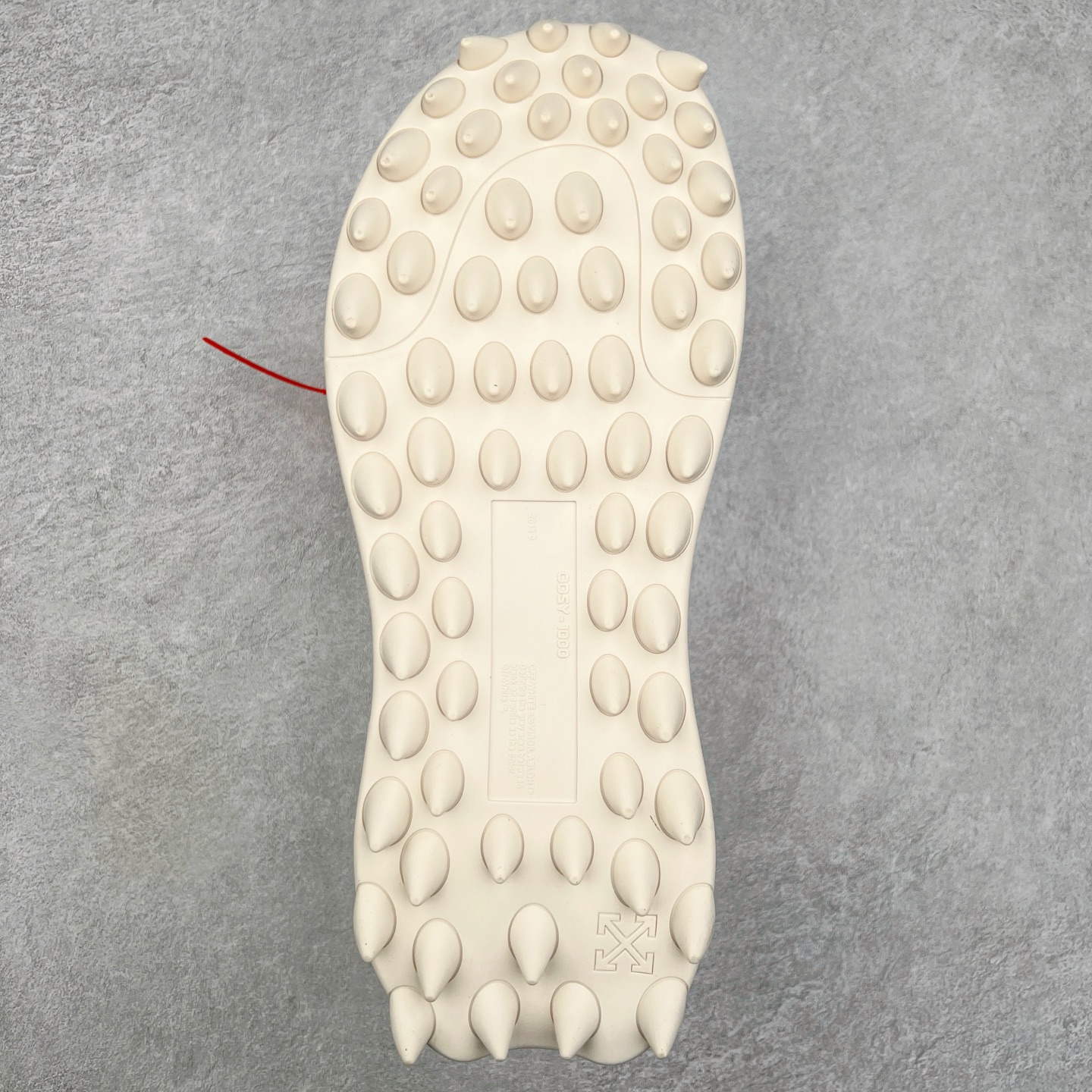 图片[9]-＃KX OFF-WHITE ODSY OW皮革缓震休闲运动鞋 春夏走秀款球鞋 所有配件均通过定做出产正品裁片 原版比例大箭头定制网眼布双拼牛皮进口机器针车 数控针距精准做工不输大牌里层为高密度透气网眼布/垫脚羊皮私模重工抓地橡胶底 后跟坡度最贴切原版鞋型脱模 厚底约4CM 原盒包装配 TPU大底 尺码：36 37 38 39 40 41 42 43 44 45 46 47-选品中心