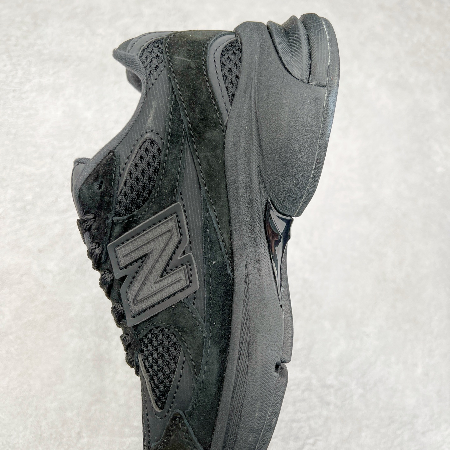 图片[7]-New Balance NB2010系列新百伦经典复古休闲运动板鞋 以ENCAP中底配以升级版 N-ERGY缓震物料 鞋面则采用特色的柔软麂皮搭以NewBalance经典的尼龙网布 低调中还原跑鞋本真 更年轻化的设计理念与材质 让新世代青年得以用全新视角体验经典鞋款的传奇魅力 货号：U2010NB13731 尺码：36 37 37.5 38 38.5 39.5 40 40.5 41.5 42 42.5 43 44-选品中心