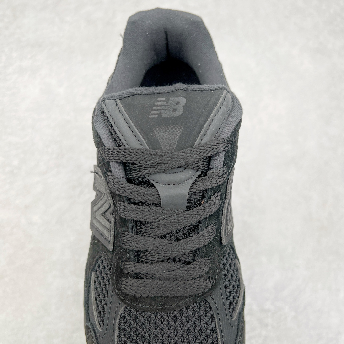 图片[5]-New Balance NB2010系列新百伦经典复古休闲运动板鞋 以ENCAP中底配以升级版 N-ERGY缓震物料 鞋面则采用特色的柔软麂皮搭以NewBalance经典的尼龙网布 低调中还原跑鞋本真 更年轻化的设计理念与材质 让新世代青年得以用全新视角体验经典鞋款的传奇魅力 货号：U2010NB13731 尺码：36 37 37.5 38 38.5 39.5 40 40.5 41.5 42 42.5 43 44-选品中心