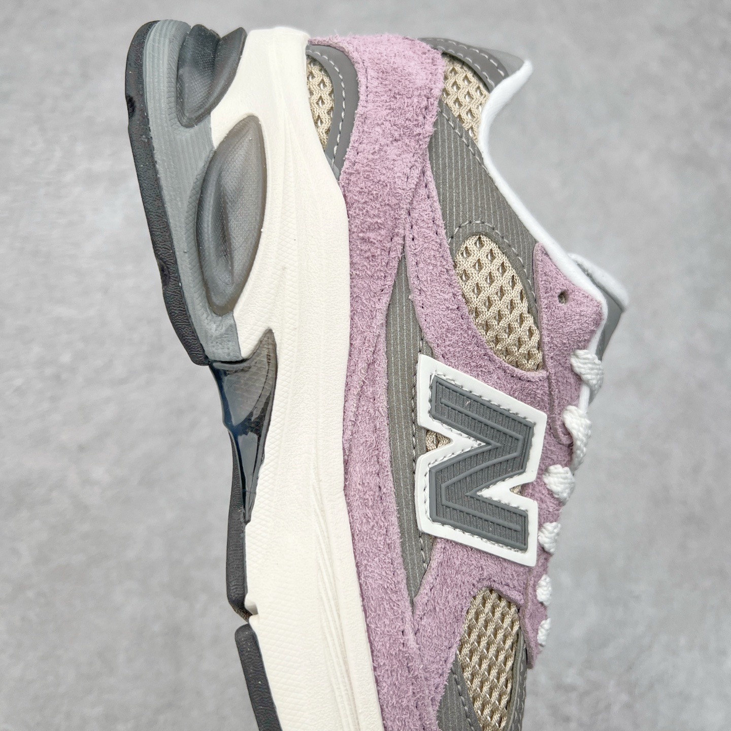 图片[6]-New Balance NB2010系列新百伦经典复古休闲运动板鞋 以ENCAP中底配以升级版 N-ERGY缓震物料 鞋面则采用特色的柔软麂皮搭以NewBalance经典的尼龙网布 低调中还原跑鞋本真 更年轻化的设计理念与材质 让新世代青年得以用全新视角体验经典鞋款的传奇魅力 货号：U2010NB13731 尺码：36 37 37.5 38 38.5 39.5 40 40.5 41.5 42 42.5 43 44-选品中心