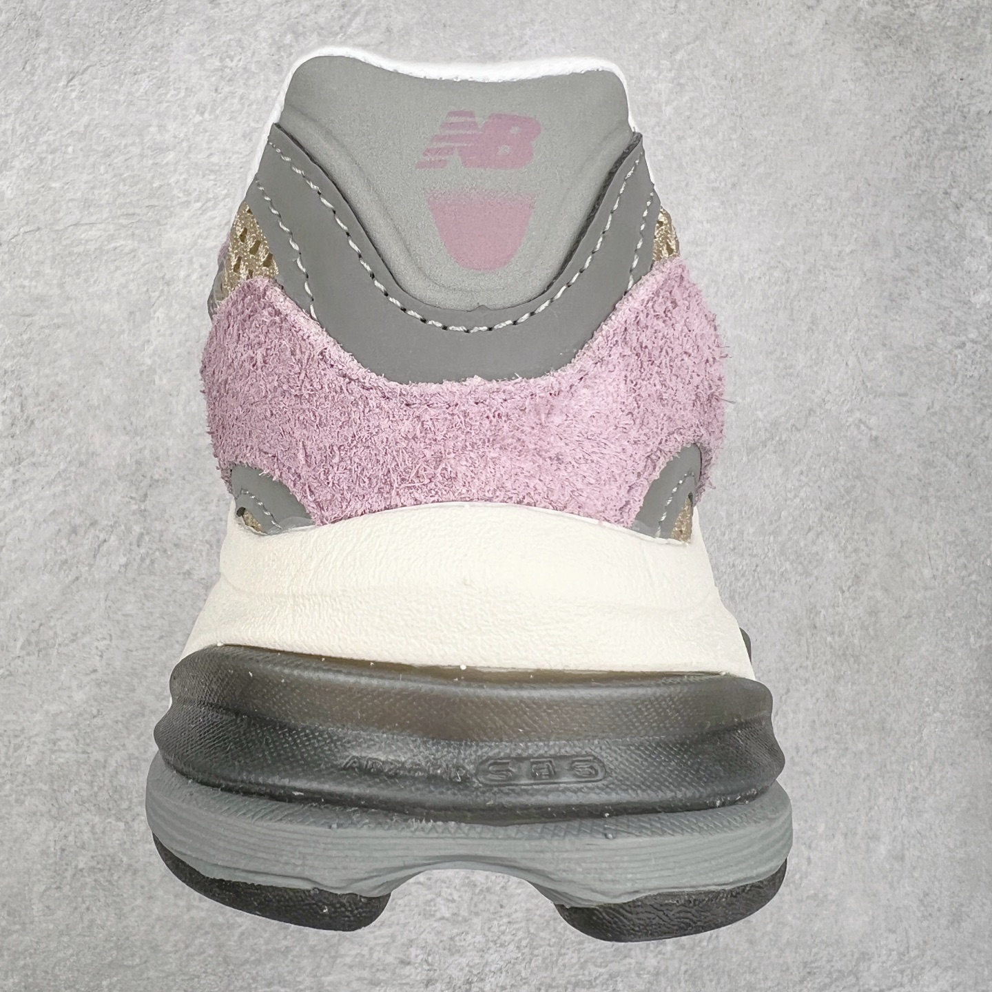 图片[8]-New Balance NB2010系列新百伦经典复古休闲运动板鞋 以ENCAP中底配以升级版 N-ERGY缓震物料 鞋面则采用特色的柔软麂皮搭以NewBalance经典的尼龙网布 低调中还原跑鞋本真 更年轻化的设计理念与材质 让新世代青年得以用全新视角体验经典鞋款的传奇魅力 货号：U2010NB13731 尺码：36 37 37.5 38 38.5 39.5 40 40.5 41.5 42 42.5 43 44-选品中心