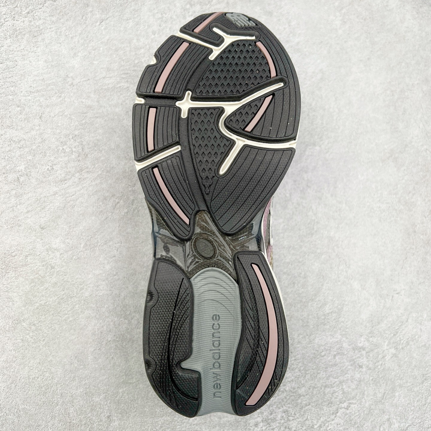 图片[9]-New Balance NB2010系列新百伦经典复古休闲运动板鞋 以ENCAP中底配以升级版 N-ERGY缓震物料 鞋面则采用特色的柔软麂皮搭以NewBalance经典的尼龙网布 低调中还原跑鞋本真 更年轻化的设计理念与材质 让新世代青年得以用全新视角体验经典鞋款的传奇魅力 货号：U2010NB13731 尺码：36 37 37.5 38 38.5 39.5 40 40.5 41.5 42 42.5 43 44-选品中心