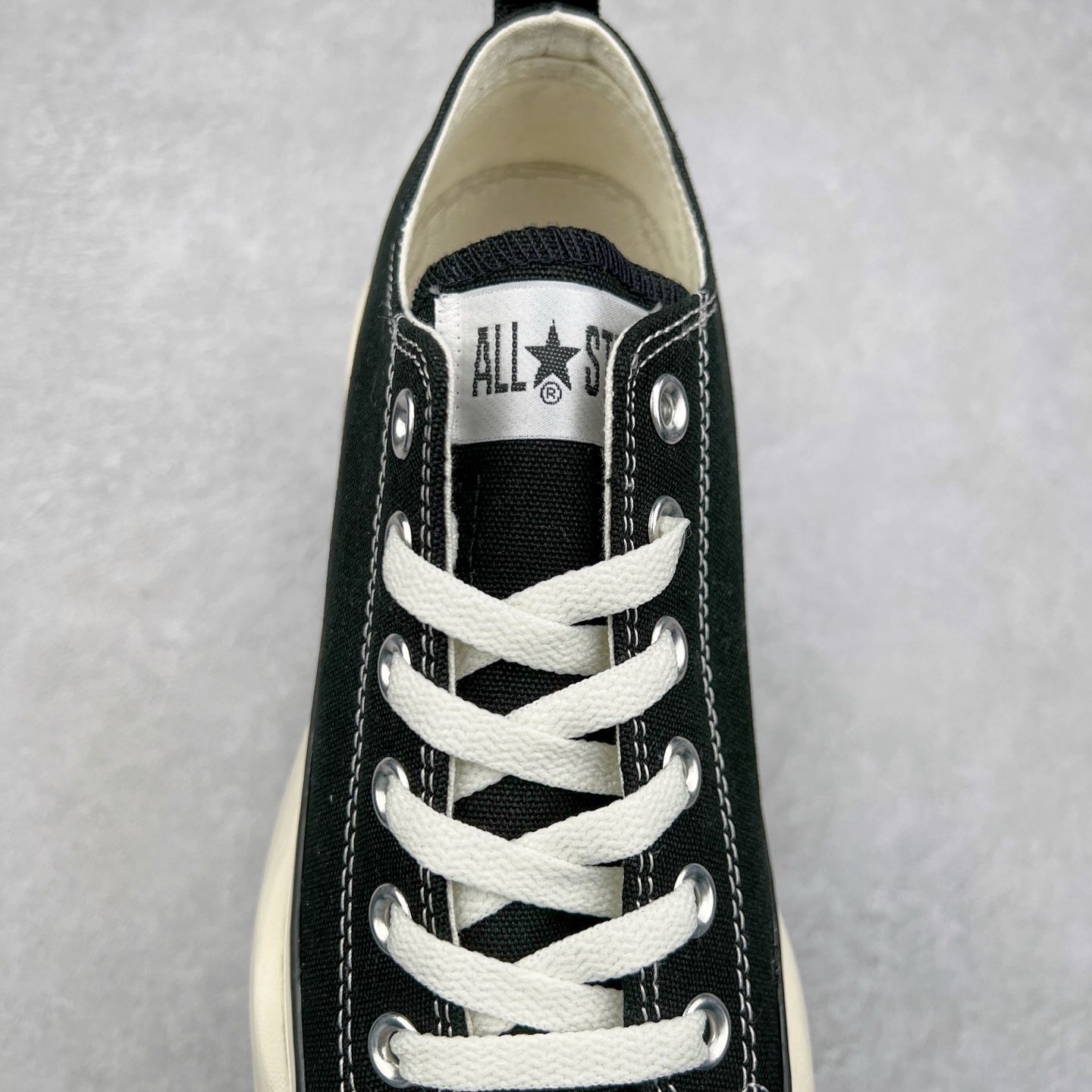 图片[5]-CONVERSE 匡威日系 SURGETRAINER REACT2.0 黑色低帮 复刻大厚底 轻量化升級⁡摆脱重量负担的大厚底完全是夸张复古厚底像是注入跑鞋灵魂，鞋侧的立体All Star标识更是点睛之笔，升級 REACT 2.0 增厚緩震鞋垫- 柔软橡胶鞋底，全新ALL STAR R SARGETRA感觉之前的底更好看诶现在就是普通老爹鞋的厚底造型…货号：31312411-210 尺码：35 36 36.5 37 37.5 38 39 39.5 40 41 41.5 42 42.5 43 44-选品中心