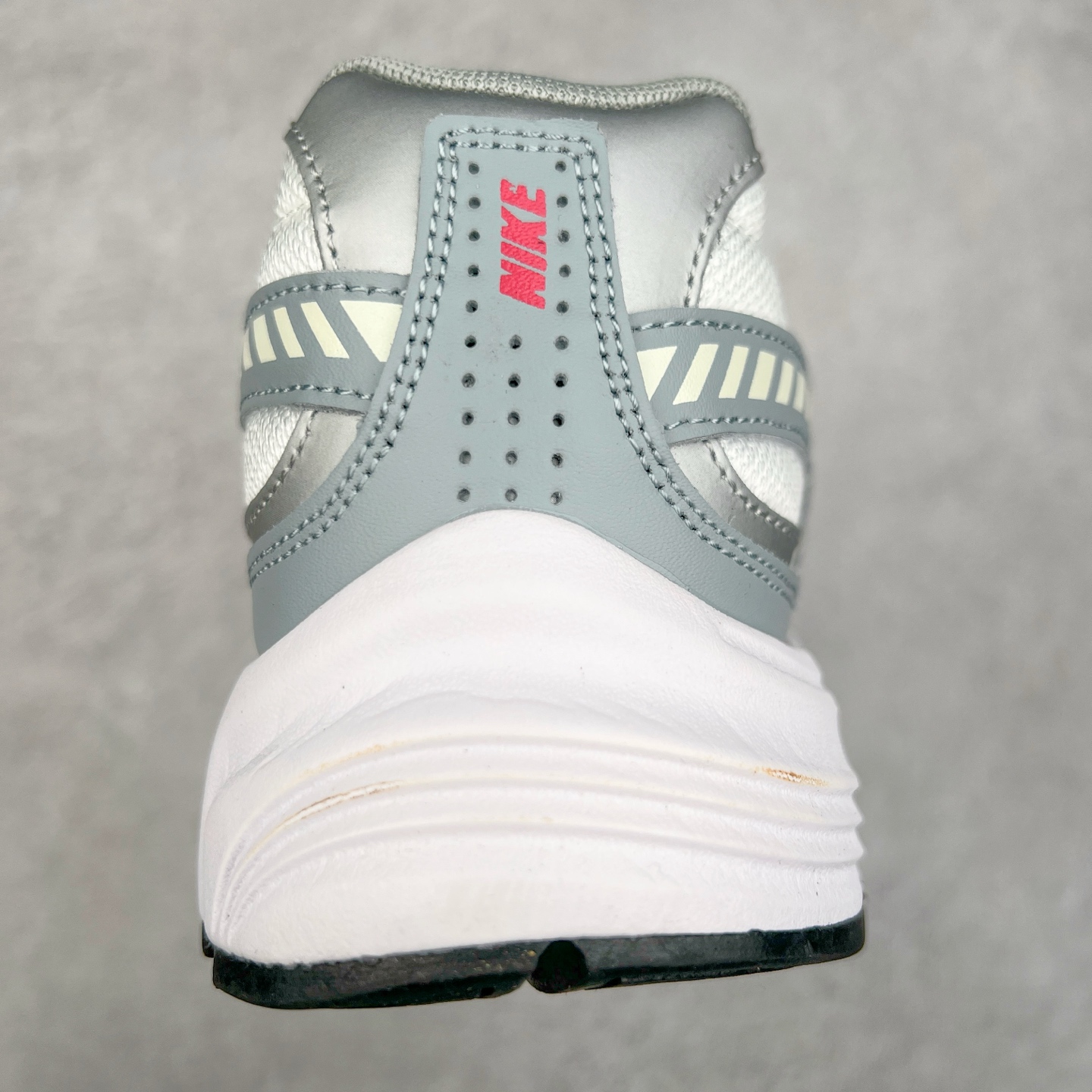 图片[8]-NK Initiator 创始者系列复古老爹鞋运动舒适复古网布合成革减震防滑耐磨低帮休闲跑步鞋 394053-101 Ins爆火全新韩系古着风 回味经典 采用透气网眼鞋面和支撑覆盖层 自然运动设计的Phlyon中底用于缓冲 BRS 1000碳橡胶外底具有轻质柔韧性 牵引力和耐用性 尺码：36 36.5 37.5 38 38.5 39 40 40.5 41 42 42.5 43 44 45-选品中心