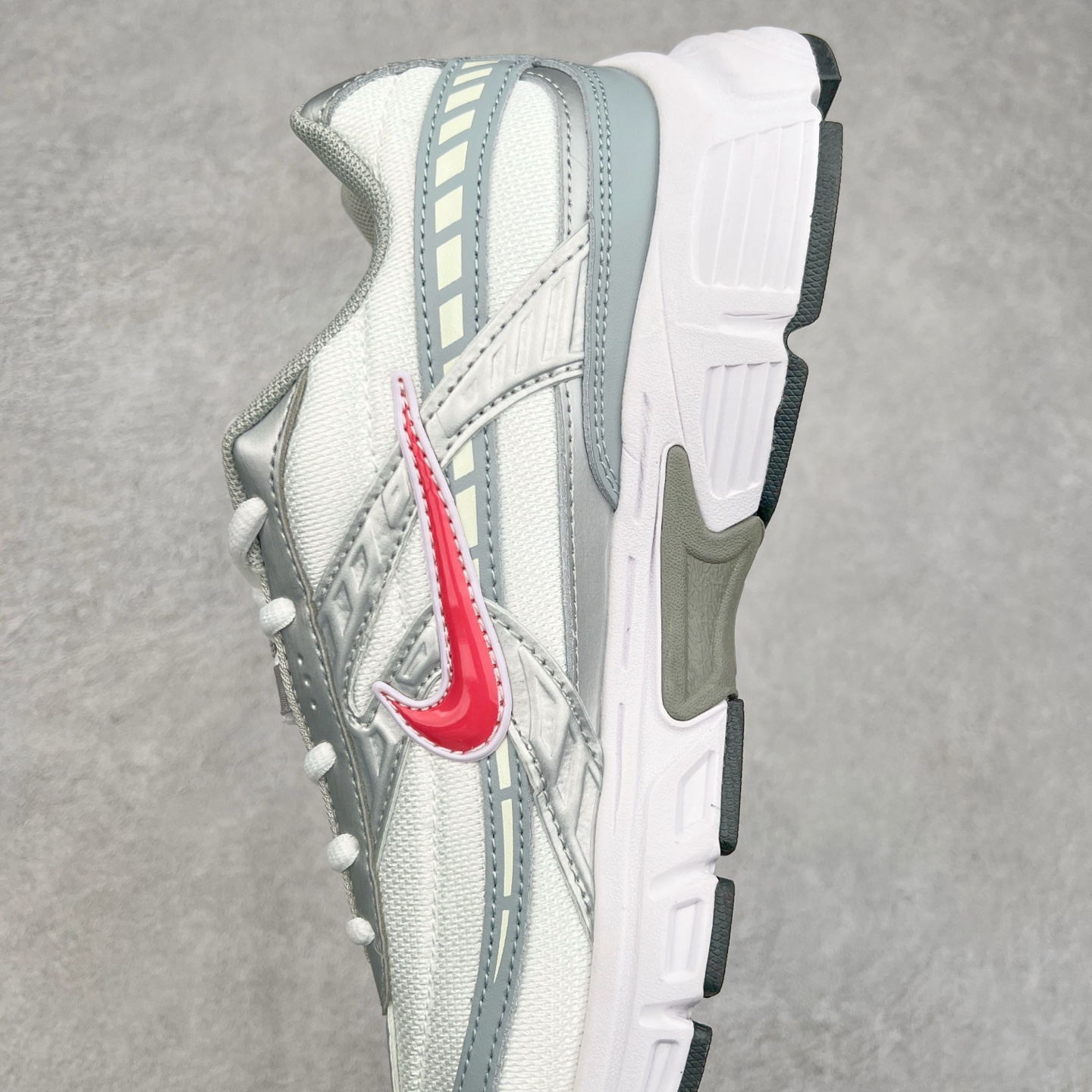 图片[7]-NK Initiator 创始者系列复古老爹鞋运动舒适复古网布合成革减震防滑耐磨低帮休闲跑步鞋 394053-101 Ins爆火全新韩系古着风 回味经典 采用透气网眼鞋面和支撑覆盖层 自然运动设计的Phlyon中底用于缓冲 BRS 1000碳橡胶外底具有轻质柔韧性 牵引力和耐用性 尺码：36 36.5 37.5 38 38.5 39 40 40.5 41 42 42.5 43 44 45-选品中心