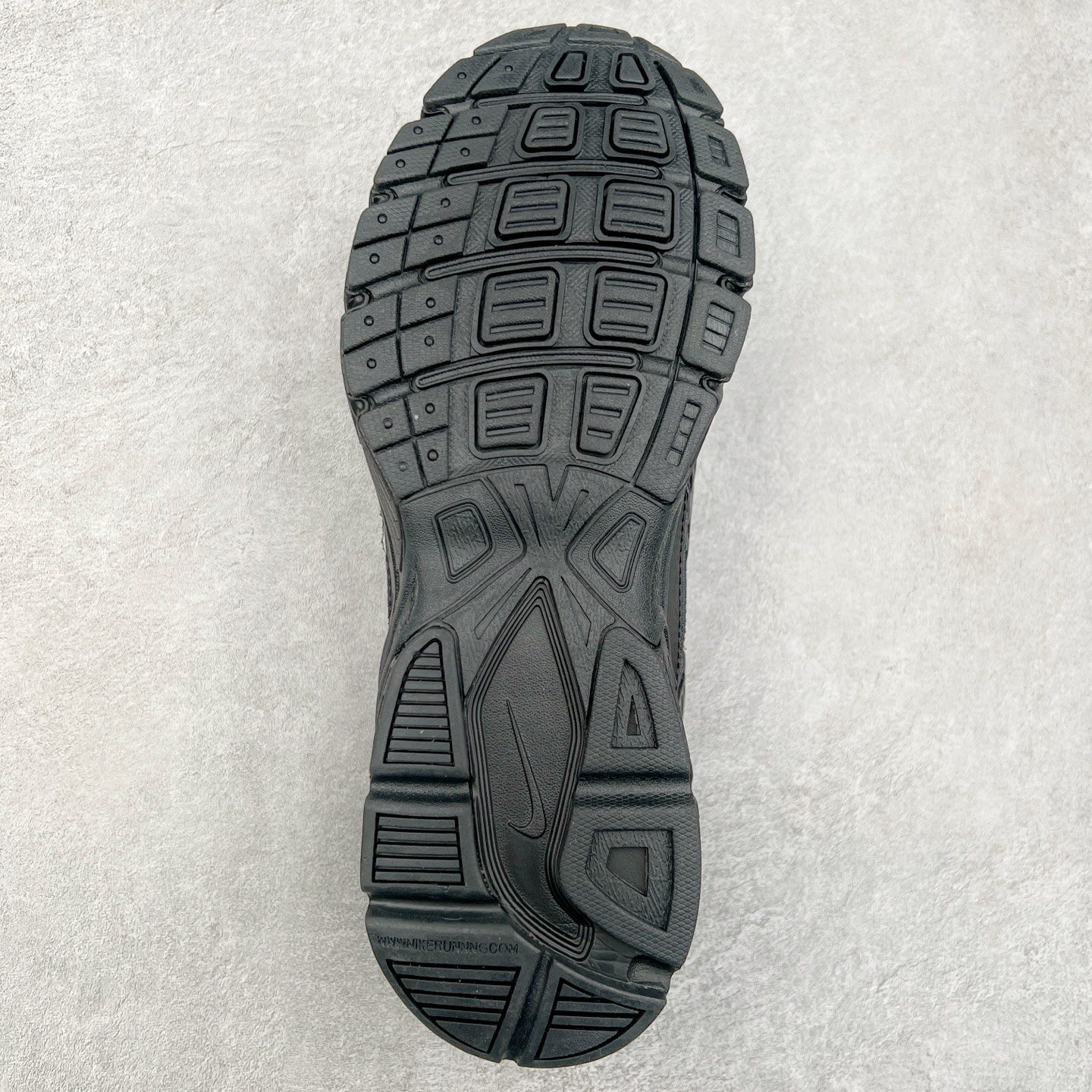 图片[9]-NK Initiator 创始者系列复古老爹鞋运动舒适复古网布合成革减震防滑耐磨低帮休闲跑步鞋 394055-095 Ins爆火全新韩系古着风 回味经典 采用透气网眼鞋面和支撑覆盖层 自然运动设计的Phlyon中底用于缓冲 BRS 1000碳橡胶外底具有轻质柔韧性 牵引力和耐用性 尺码：36 36.5 37.5 38 38.5 39 40 40.5 41 42 42.5 43 44 45-选品中心