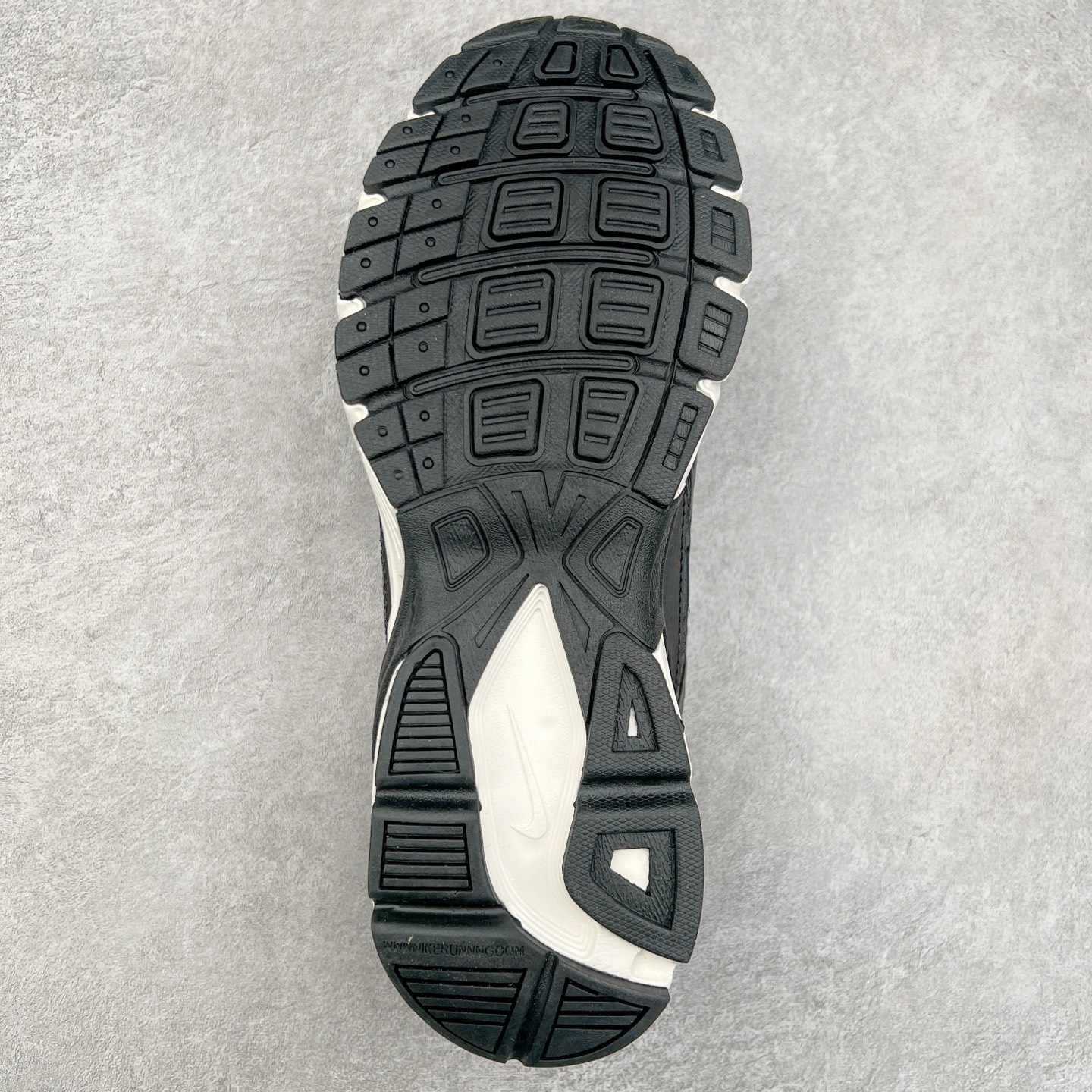 图片[9]-NK Initiator 创始者系列复古老爹鞋运动舒适复古网布合成革减震防滑耐磨低帮休闲跑步鞋 394055-096 Ins爆火全新韩系古着风 回味经典 采用透气网眼鞋面和支撑覆盖层 自然运动设计的Phlyon中底用于缓冲 BRS 1000碳橡胶外底具有轻质柔韧性 牵引力和耐用性 尺码：36 36.5 37.5 38 38.5 39 40 40.5 41 42 42.5 43 44 45-选品中心