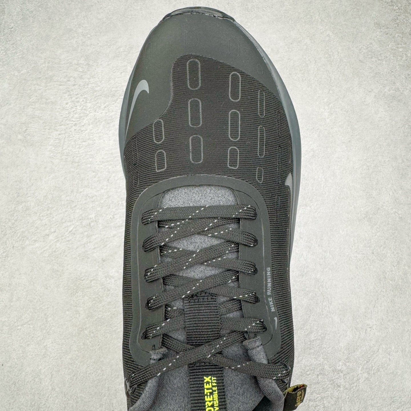 图片[4]-NK Infinity Run 4 Gore-Tex 耐克防水公路助力畅跑鞋 FB2197-002 鞋身融入 GORE-TEX 防水层 搭配柔软鞋口在下雨时帮助双足保持干爽舒适 结合 NK ReactX 泡绵提供高出 React 泡绵 13% 的能量回馈 尺码：36 36.5 37.5 38 38.5 39 40 40.5 41.5 42 42.5 43 44 44.5 45-选品中心