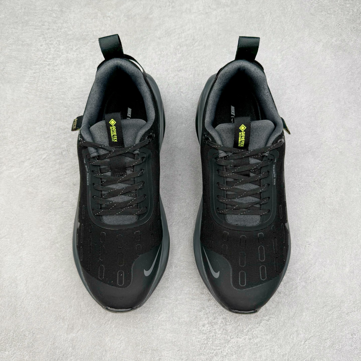 图片[2]-NK Infinity Run 4 Gore-Tex 耐克防水公路助力畅跑鞋 FB2197-002 鞋身融入 GORE-TEX 防水层 搭配柔软鞋口在下雨时帮助双足保持干爽舒适 结合 NK ReactX 泡绵提供高出 React 泡绵 13% 的能量回馈 尺码：36 36.5 37.5 38 38.5 39 40 40.5 41.5 42 42.5 43 44 44.5 45-选品中心