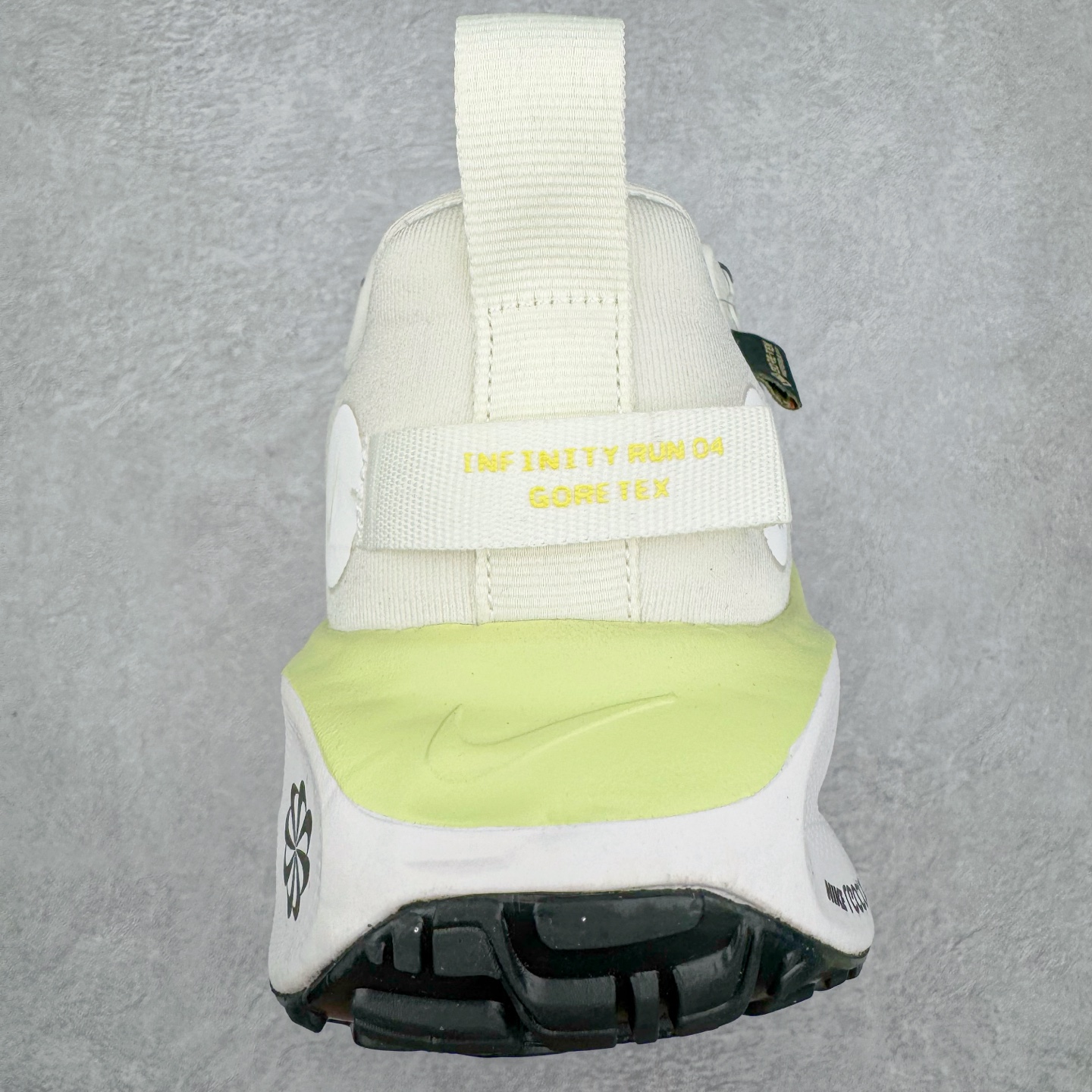 图片[8]-NK Infinity Run 4 Gore-Tex 耐克防水公路助力畅跑鞋 FB2197-100 鞋身融入 GORE-TEX 防水层 搭配柔软鞋口在下雨时帮助双足保持干爽舒适 结合 NK ReactX 泡绵提供高出 React 泡绵 13% 的能量回馈 尺码：36 36.5 37.5 38 38.5 39 40 40.5 41.5 42 42.5 43 44 44.5 45-选品中心