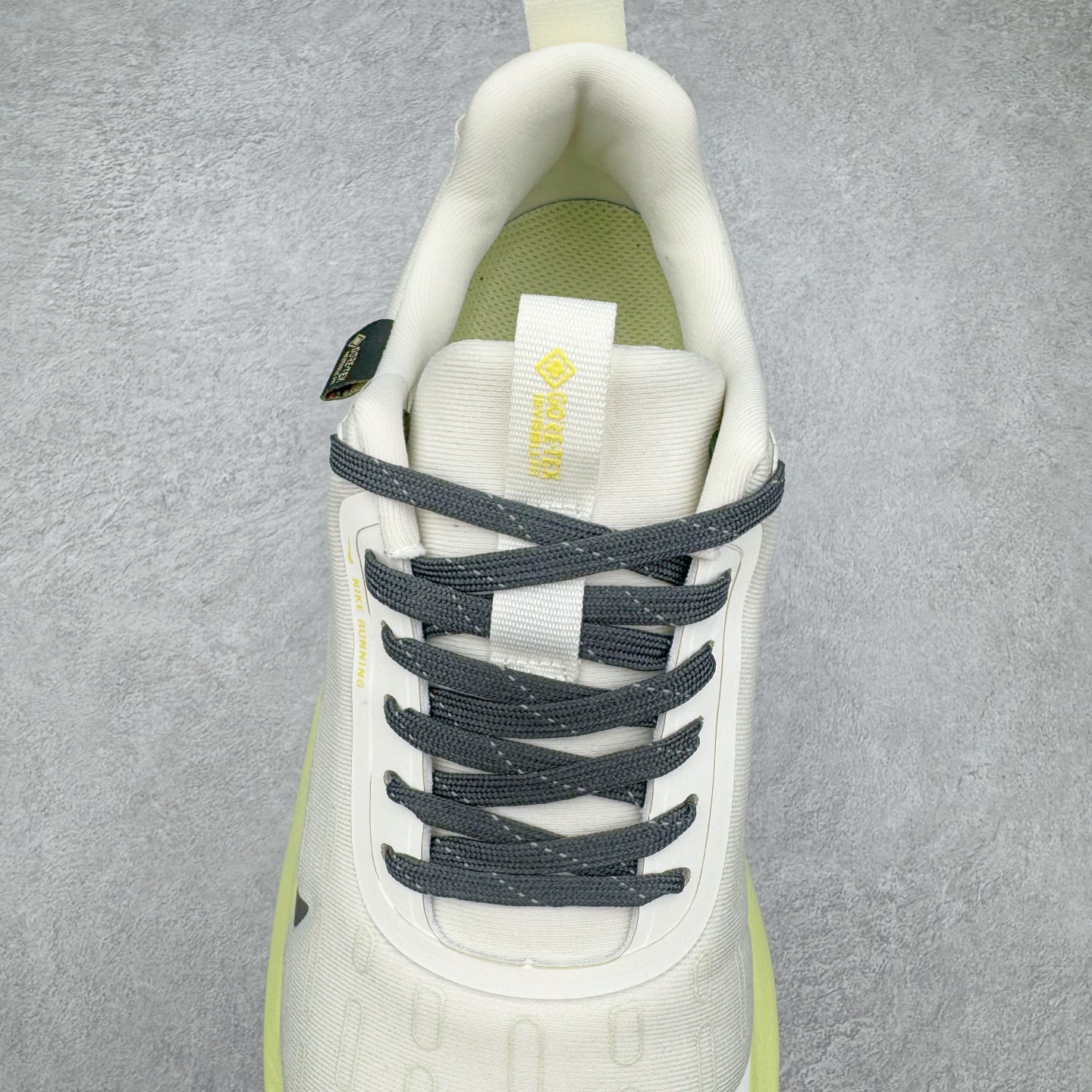 图片[5]-NK Infinity Run 4 Gore-Tex 耐克防水公路助力畅跑鞋 FB2197-100 鞋身融入 GORE-TEX 防水层 搭配柔软鞋口在下雨时帮助双足保持干爽舒适 结合 NK ReactX 泡绵提供高出 React 泡绵 13% 的能量回馈 尺码：36 36.5 37.5 38 38.5 39 40 40.5 41.5 42 42.5 43 44 44.5 45-选品中心