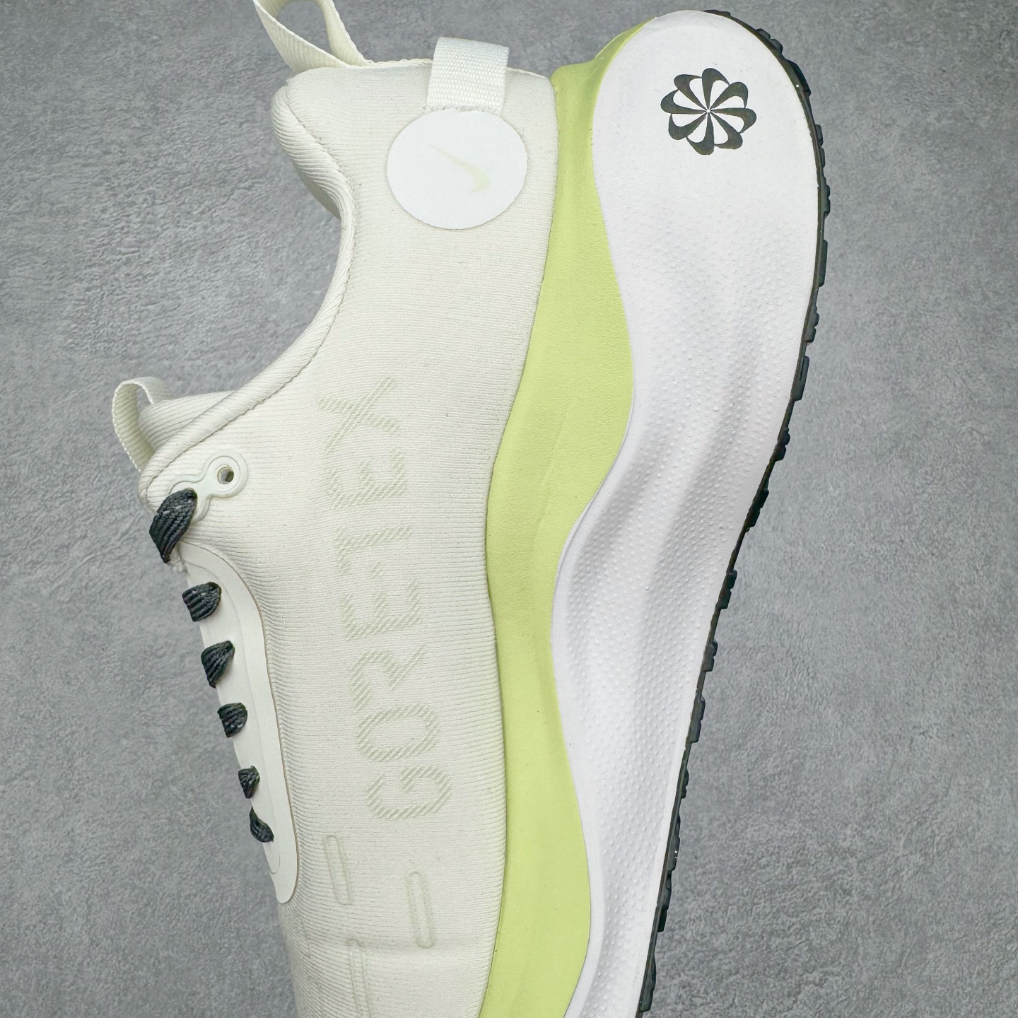 图片[7]-NK Infinity Run 4 Gore-Tex 耐克防水公路助力畅跑鞋 FB2197-100 鞋身融入 GORE-TEX 防水层 搭配柔软鞋口在下雨时帮助双足保持干爽舒适 结合 NK ReactX 泡绵提供高出 React 泡绵 13% 的能量回馈 尺码：36 36.5 37.5 38 38.5 39 40 40.5 41.5 42 42.5 43 44 44.5 45-选品中心