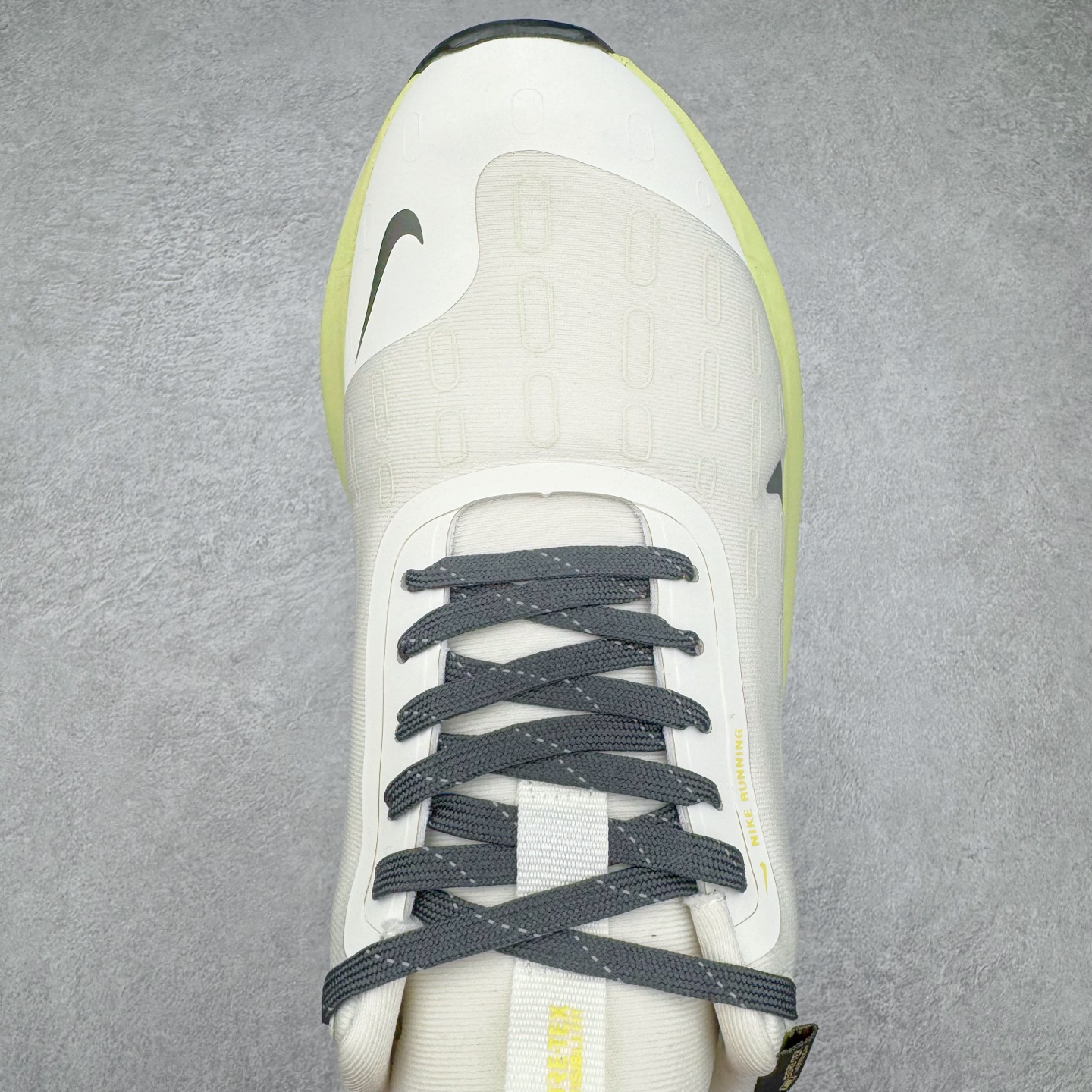 图片[4]-NK Infinity Run 4 Gore-Tex 耐克防水公路助力畅跑鞋 FB2197-100 鞋身融入 GORE-TEX 防水层 搭配柔软鞋口在下雨时帮助双足保持干爽舒适 结合 NK ReactX 泡绵提供高出 React 泡绵 13% 的能量回馈 尺码：36 36.5 37.5 38 38.5 39 40 40.5 41.5 42 42.5 43 44 44.5 45-选品中心