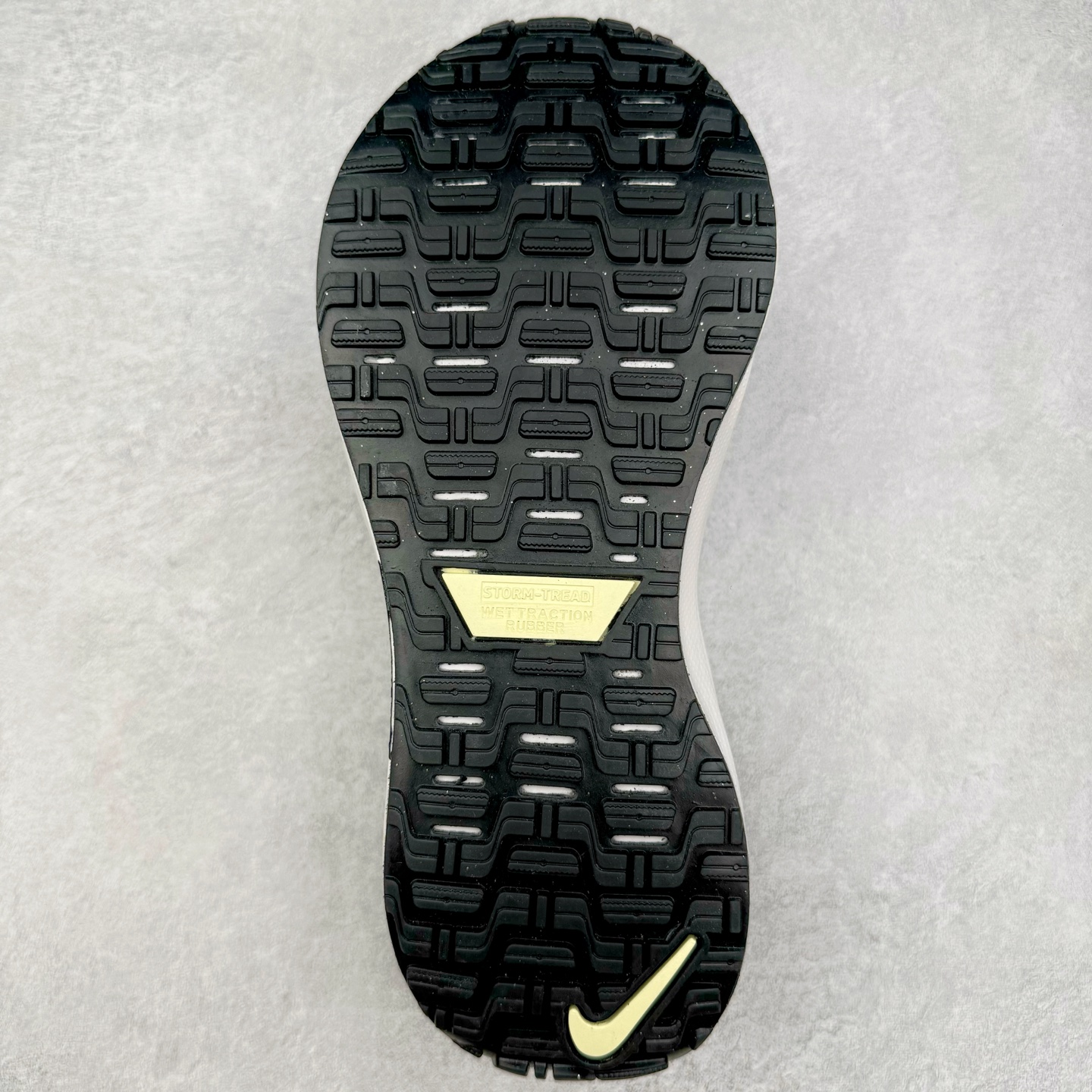 图片[9]-NK Infinity Run 4 Gore-Tex 耐克防水公路助力畅跑鞋 FB2197-100 鞋身融入 GORE-TEX 防水层 搭配柔软鞋口在下雨时帮助双足保持干爽舒适 结合 NK ReactX 泡绵提供高出 React 泡绵 13% 的能量回馈 尺码：36 36.5 37.5 38 38.5 39 40 40.5 41.5 42 42.5 43 44 44.5 45-选品中心