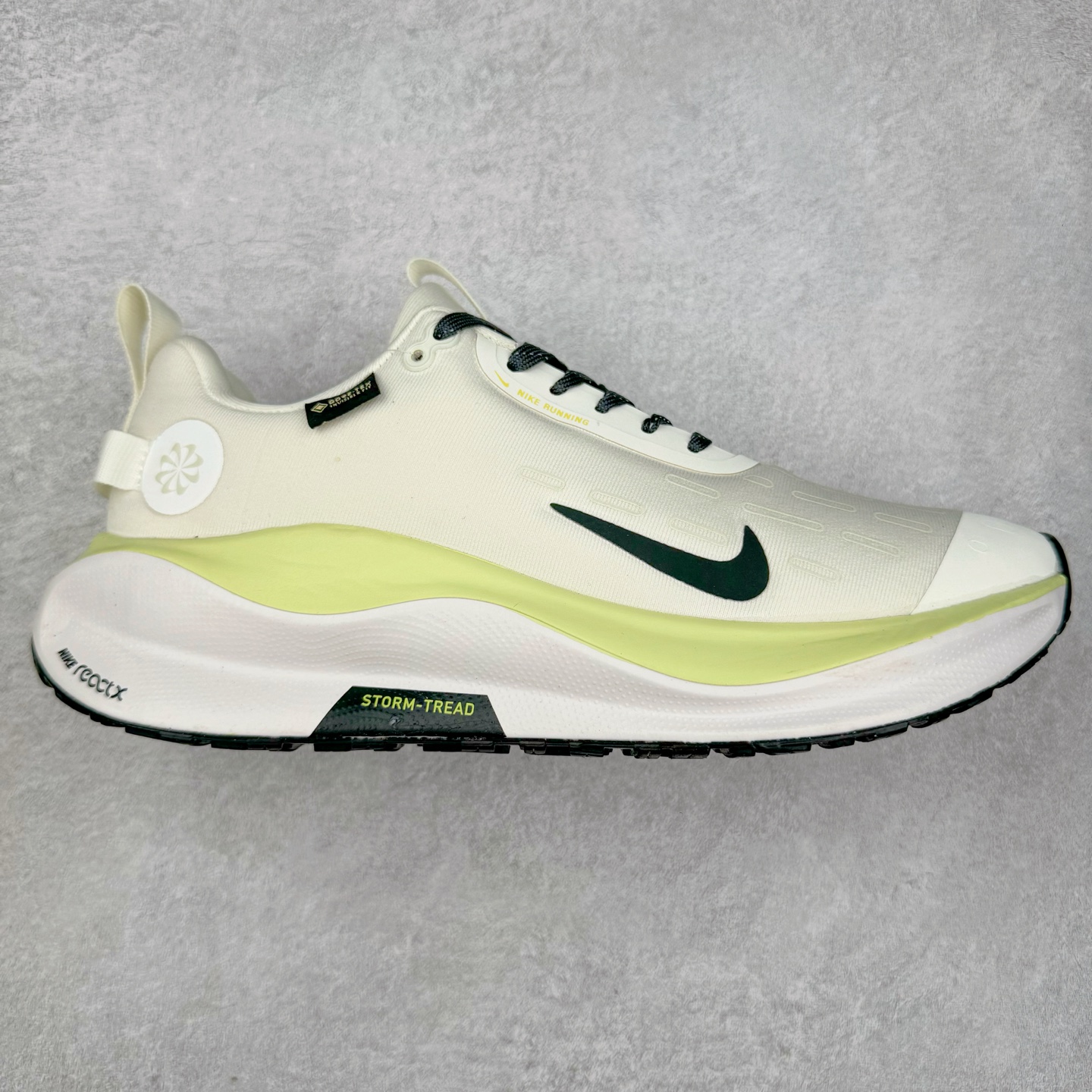 NK Infinity Run 4 Gore-Tex 耐克防水公路助力畅跑鞋 FB2197-100 鞋身融入 GORE-TEX 防水层 搭配柔软鞋口在下雨时帮助双足保持干爽舒适 结合 NK ReactX 泡绵提供高出 React 泡绵 13% 的能量回馈 尺码:36 36.5 37.5 38 38.5 39 40 40.5 41.5 42 42.5 43 44 44.5 45-选品中心