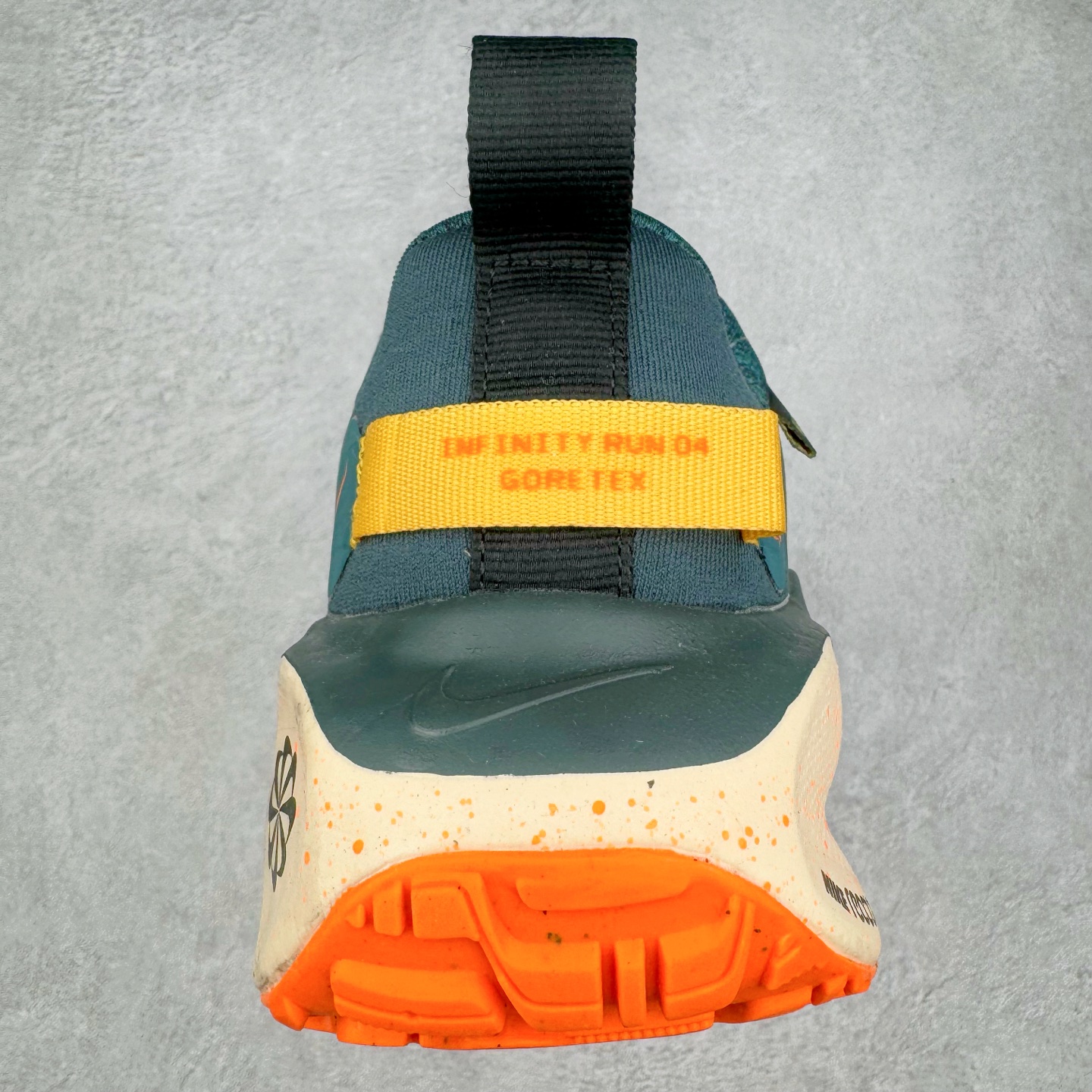 图片[8]-NK Infinity Run 4 Gore-Tex 耐克防水公路助力畅跑鞋 FB2204-300 鞋身融入 GORE-TEX 防水层 搭配柔软鞋口在下雨时帮助双足保持干爽舒适 结合 NK ReactX 泡绵提供高出 React 泡绵 13% 的能量回馈 尺码：36 36.5 37.5 38 38.5 39 40 40.5 41.5 42 42.5 43 44 44.5 45-选品中心