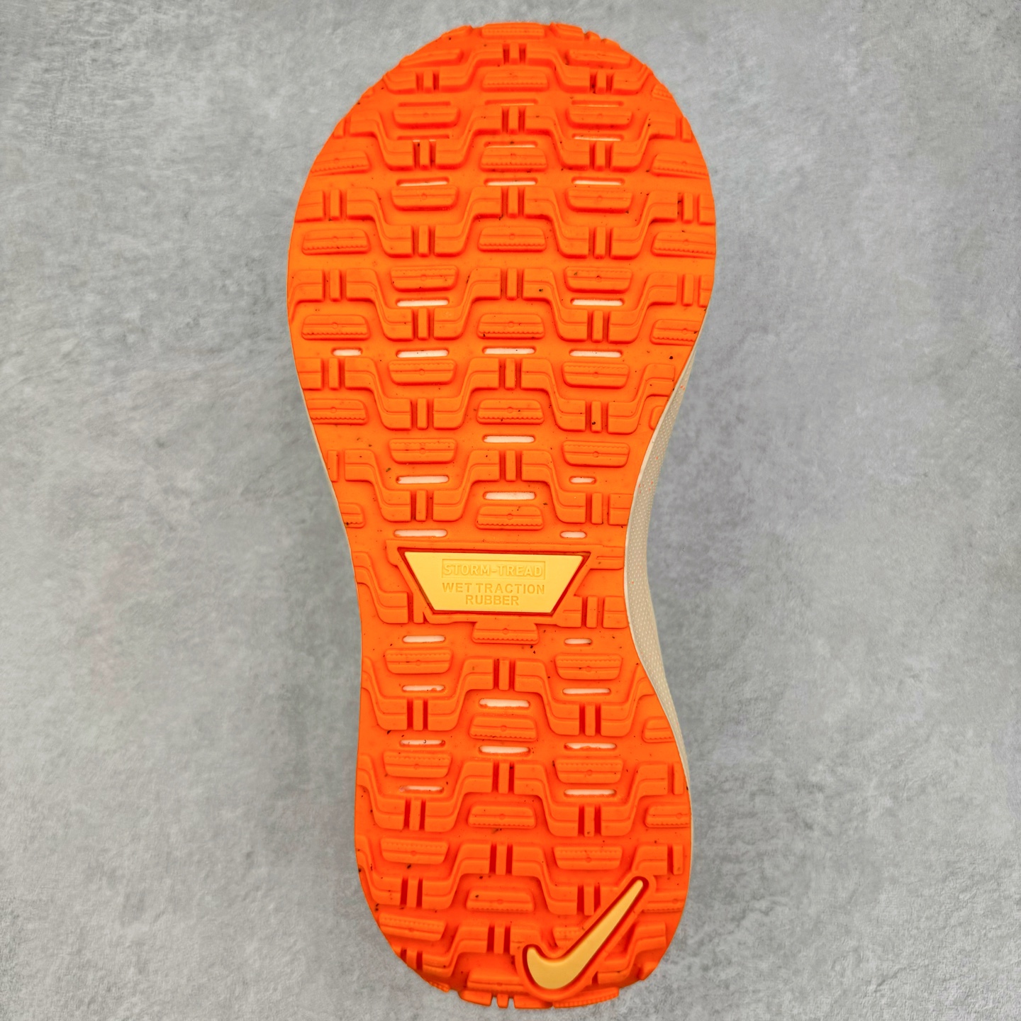 图片[9]-NK Infinity Run 4 Gore-Tex 耐克防水公路助力畅跑鞋 FB2204-300 鞋身融入 GORE-TEX 防水层 搭配柔软鞋口在下雨时帮助双足保持干爽舒适 结合 NK ReactX 泡绵提供高出 React 泡绵 13% 的能量回馈 尺码：36 36.5 37.5 38 38.5 39 40 40.5 41.5 42 42.5 43 44 44.5 45-选品中心