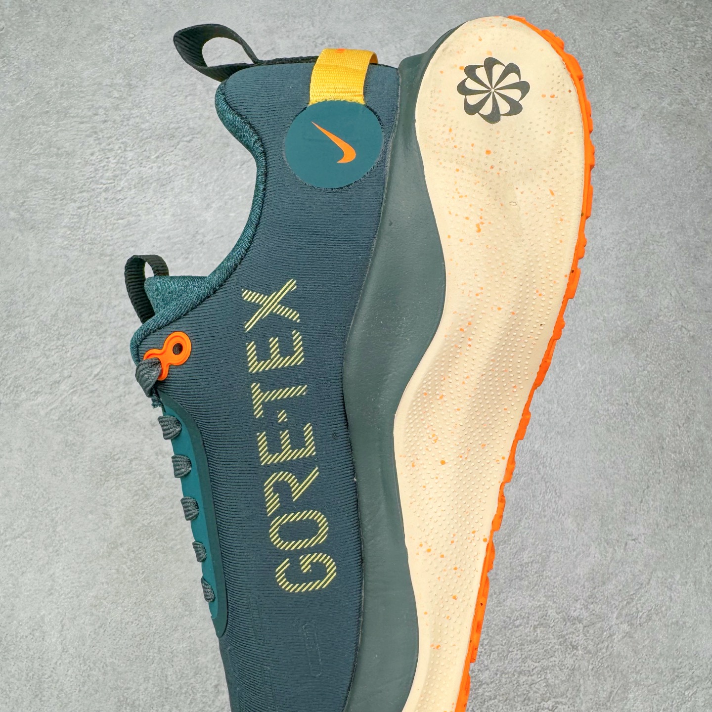 图片[7]-NK Infinity Run 4 Gore-Tex 耐克防水公路助力畅跑鞋 FB2204-300 鞋身融入 GORE-TEX 防水层 搭配柔软鞋口在下雨时帮助双足保持干爽舒适 结合 NK ReactX 泡绵提供高出 React 泡绵 13% 的能量回馈 尺码：36 36.5 37.5 38 38.5 39 40 40.5 41.5 42 42.5 43 44 44.5 45-选品中心