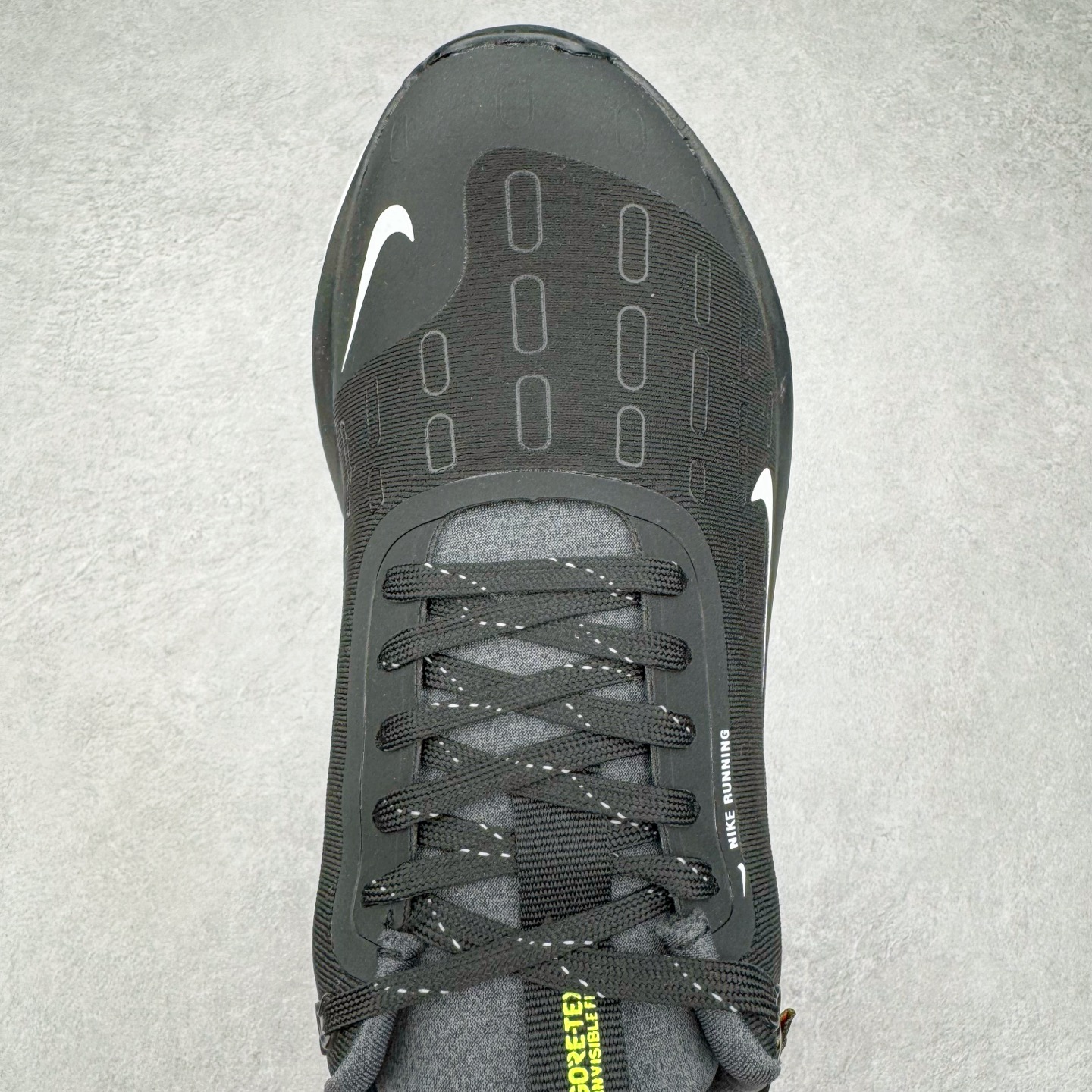 图片[4]-NK Infinity Run 4 Gore-Tex 耐克防水公路助力畅跑鞋 FB2204-001 鞋身融入 GORE-TEX 防水层 搭配柔软鞋口在下雨时帮助双足保持干爽舒适 结合 NK ReactX 泡绵提供高出 React 泡绵 13% 的能量回馈 尺码：36 36.5 37.5 38 38.5 39 40 40.5 41.5 42 42.5 43 44 44.5 45-选品中心