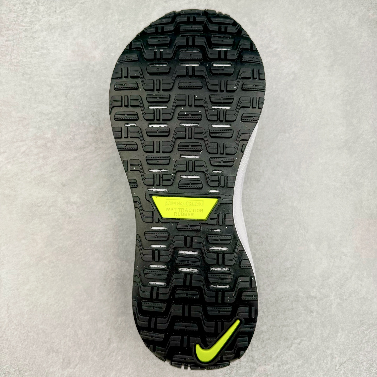 图片[9]-NK Infinity Run 4 Gore-Tex 耐克防水公路助力畅跑鞋 FB2204-001 鞋身融入 GORE-TEX 防水层 搭配柔软鞋口在下雨时帮助双足保持干爽舒适 结合 NK ReactX 泡绵提供高出 React 泡绵 13% 的能量回馈 尺码：36 36.5 37.5 38 38.5 39 40 40.5 41.5 42 42.5 43 44 44.5 45-选品中心