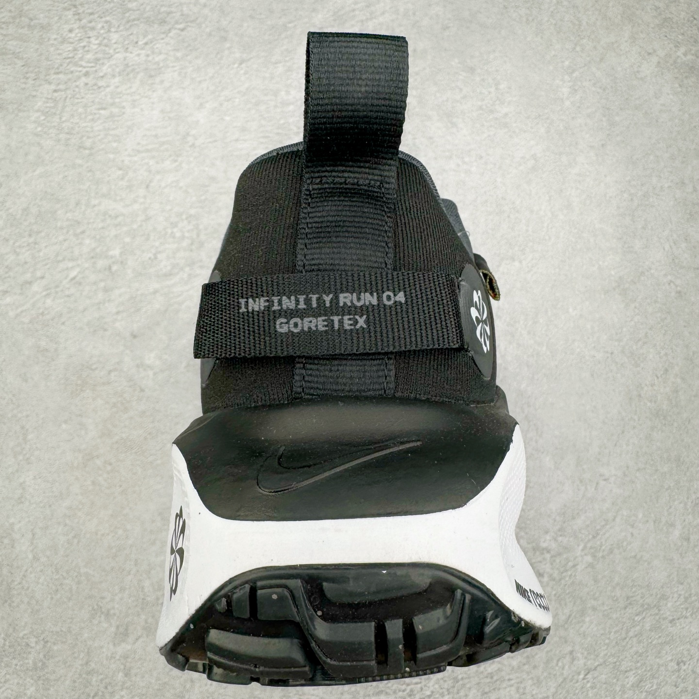 图片[8]-NK Infinity Run 4 Gore-Tex 耐克防水公路助力畅跑鞋 FB2204-001 鞋身融入 GORE-TEX 防水层 搭配柔软鞋口在下雨时帮助双足保持干爽舒适 结合 NK ReactX 泡绵提供高出 React 泡绵 13% 的能量回馈 尺码：36 36.5 37.5 38 38.5 39 40 40.5 41.5 42 42.5 43 44 44.5 45-选品中心