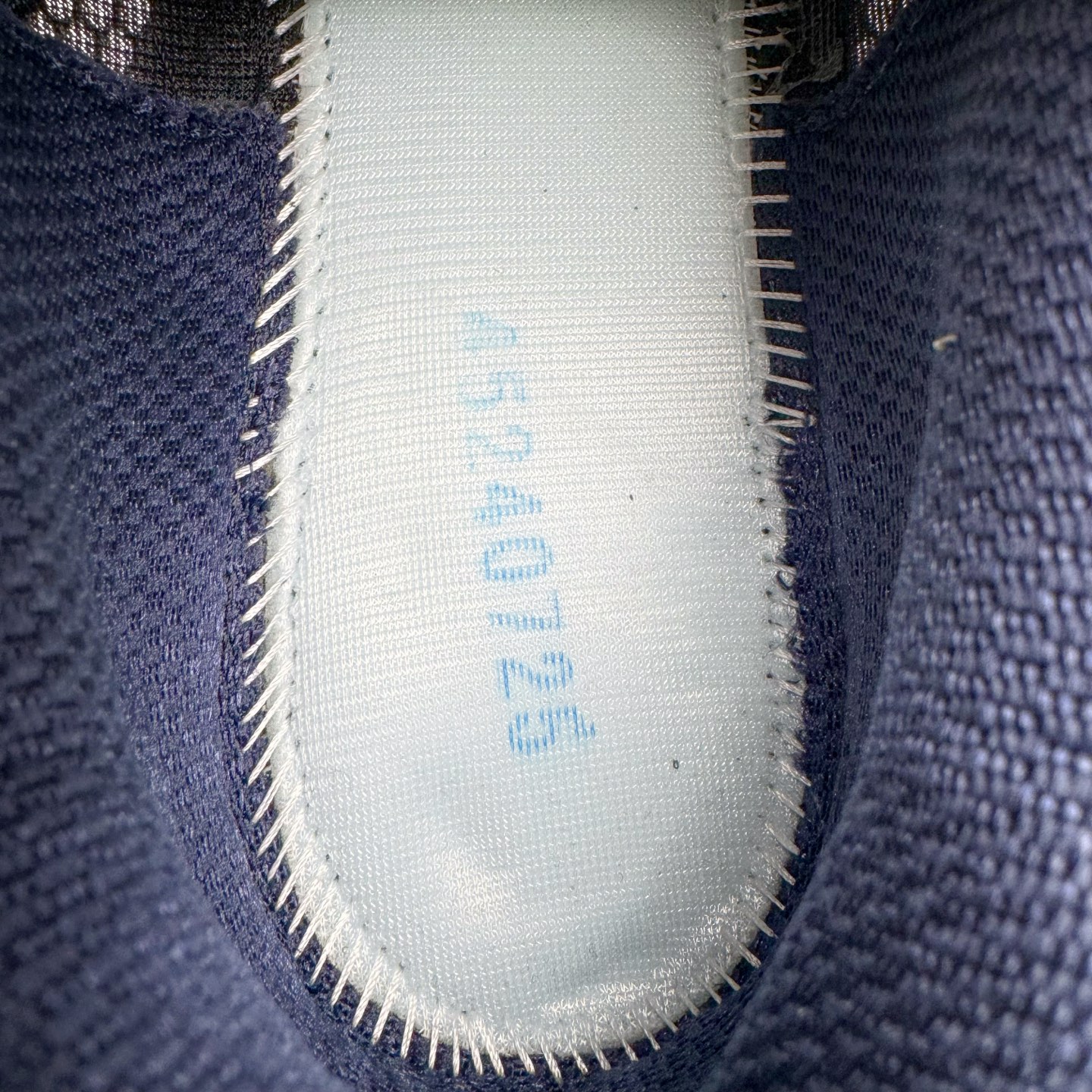 图片[10]-＃Lw纯原 ASICS Gel-Nimbus 10.1 亚瑟士雨云10.1代系列轻量缓震休闲运动跑步鞋 近年来，运动鞋市场迎来了一个新的设计潮流：通过融合艺术与技术，赋予运动鞋更多的时尚元素和创新设计。作为市场中的领导者之一，ASICS（亚瑟士）一向以其技术创新和卓越的鞋款设计著称。而另一个前卫的实验鞋类品牌EMPTY BEHAVIOR，以其非凡的创意和探索，尤其对未来主义和非传统材料的热情撞击，从业界中脱颖而出。两者的合作，以推出特别版的GEL-NIMBUS™ 10.1鞋款——主题为“EVEN MY SHOE IS ART”为标志，为运动鞋设计涉入一个全新的高度。尺码：36 37 37.5 38 39 39.5 40.5 41.5 42 42.5 43.5 44 44.5 45 46-选品中心